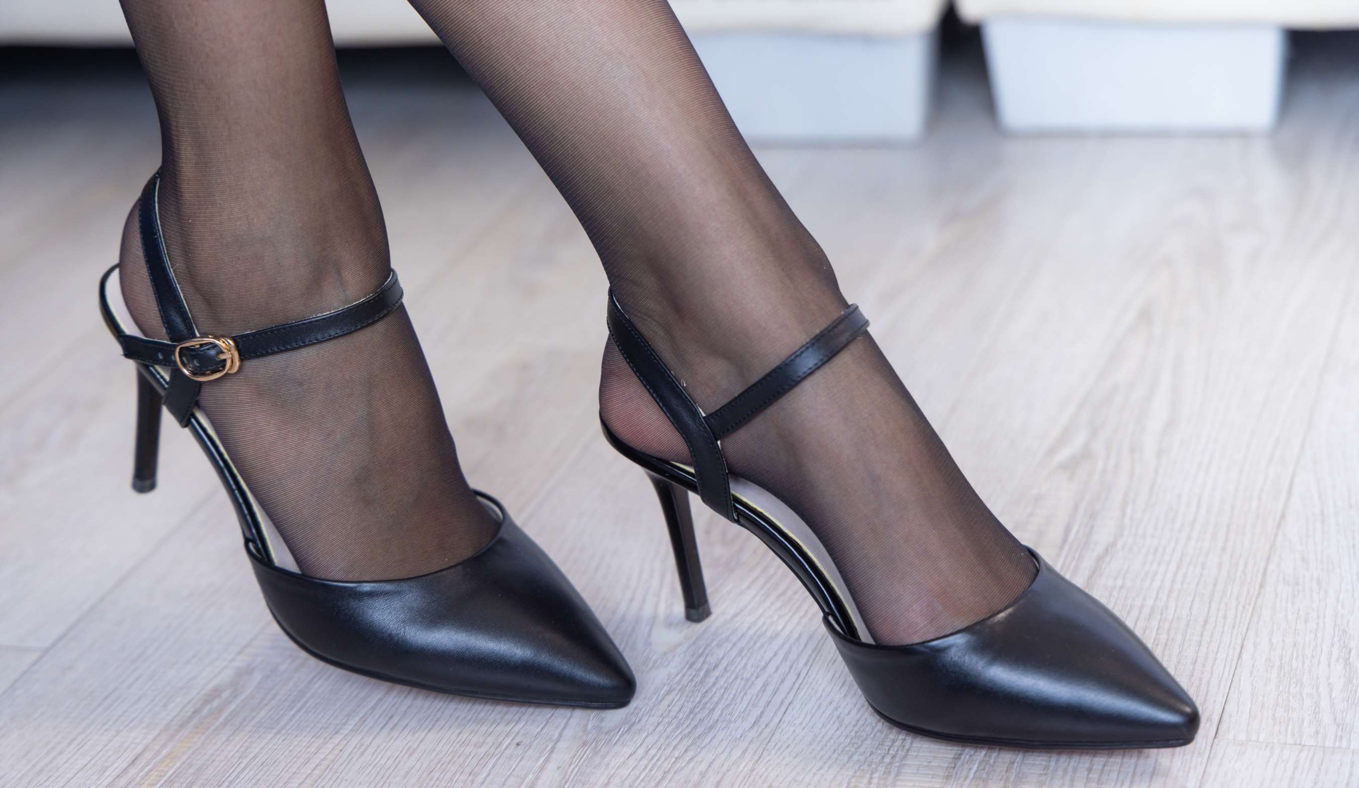 《小安-高跟鞋の黑丝》作品图