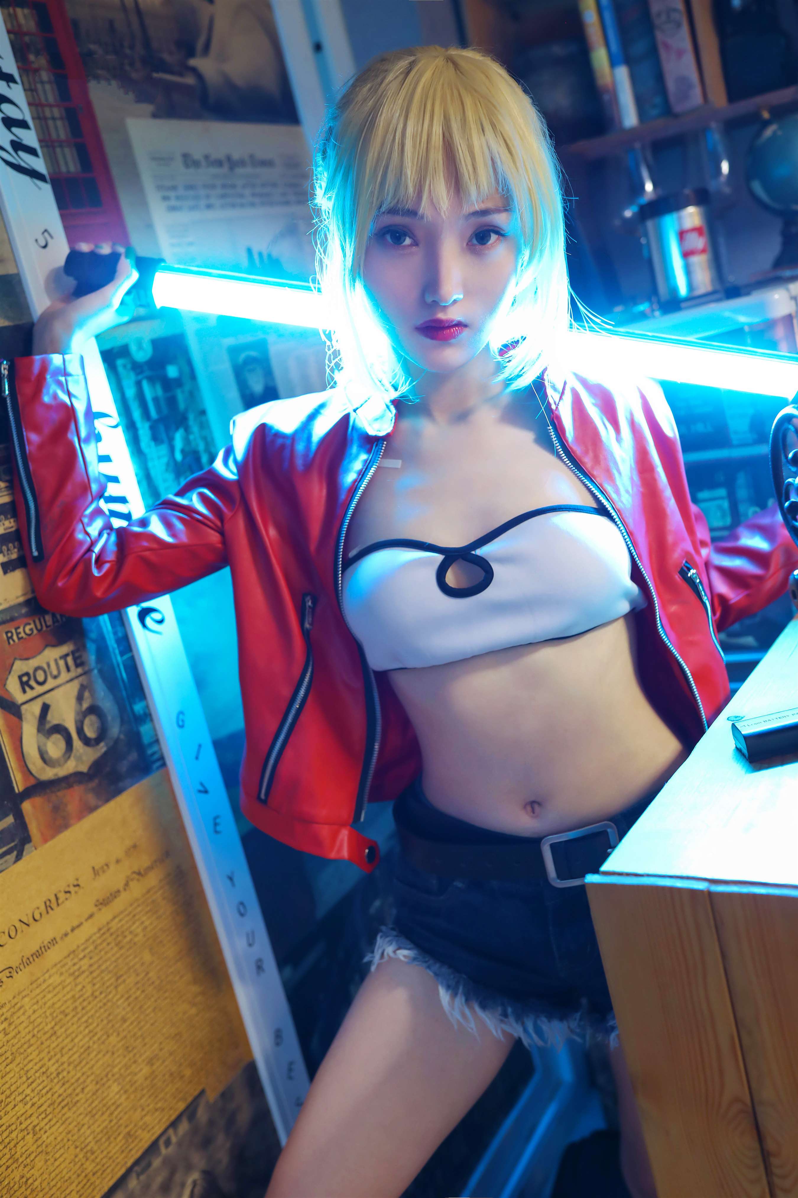 《茜茜的帆布鞋の白棉袜脚》作品图