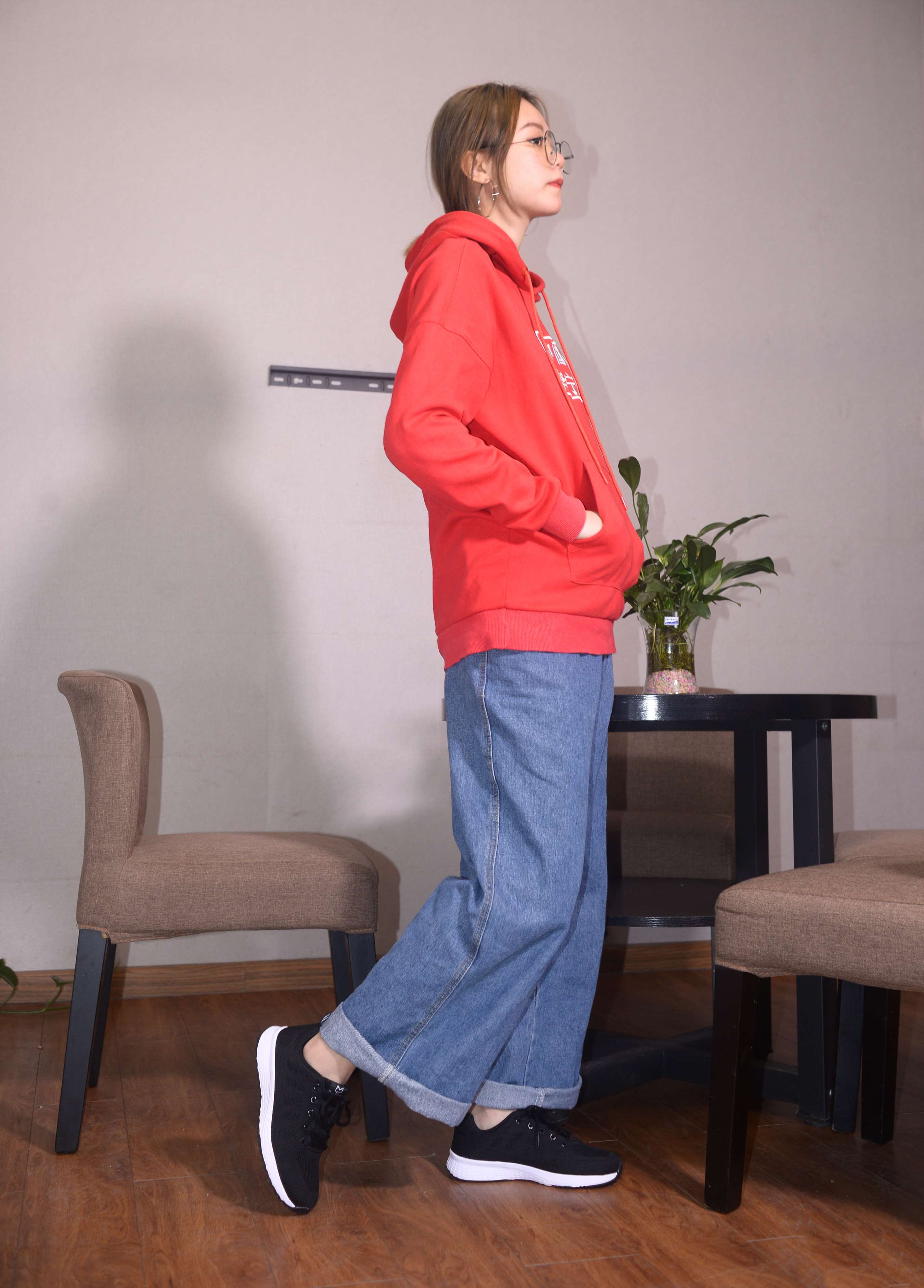 《彤彤小姐姐 春光浓似酒》作品图