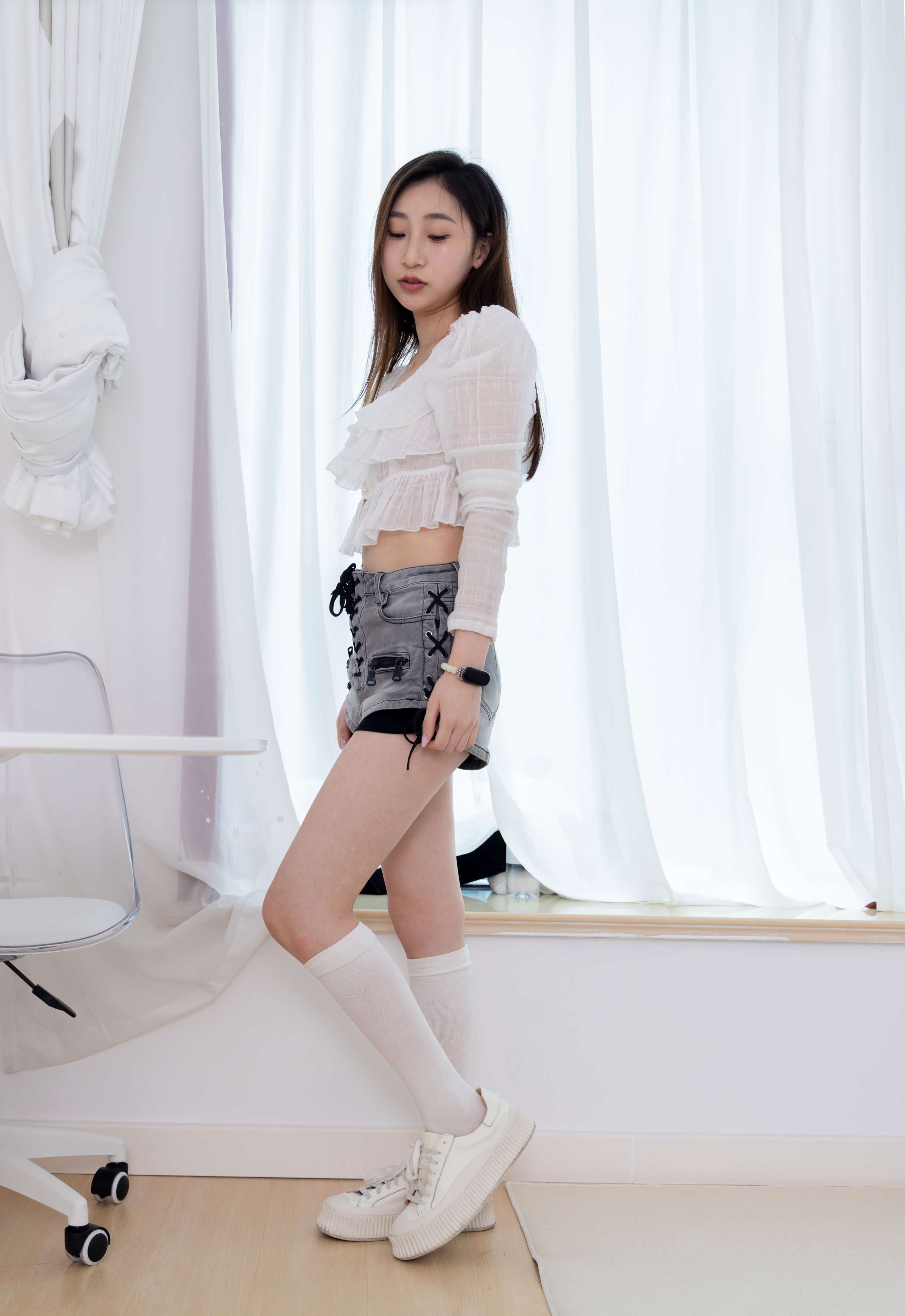 《柚子板鞋の长白袜》作品图