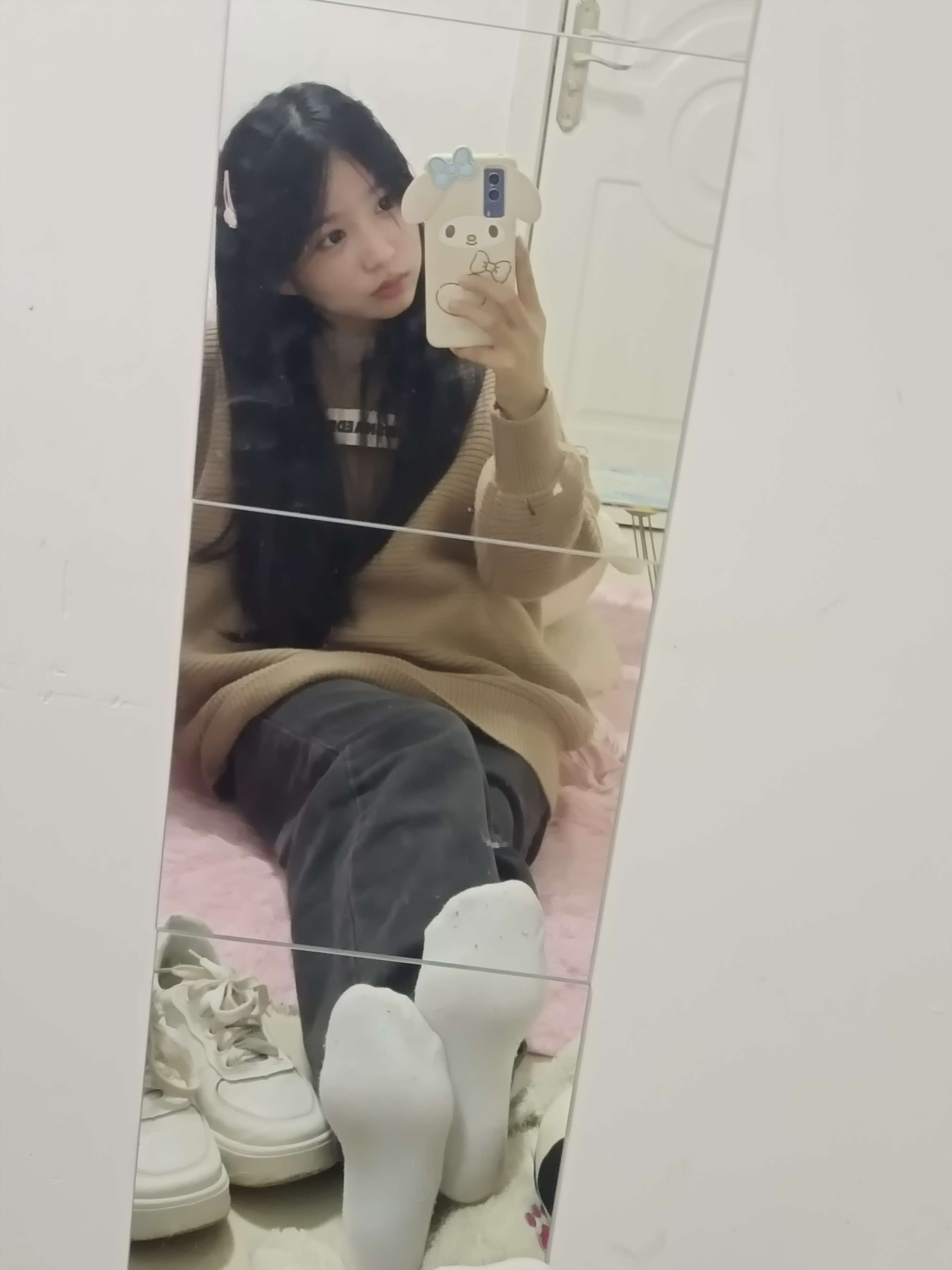 《少女自拍脚丫》作品图