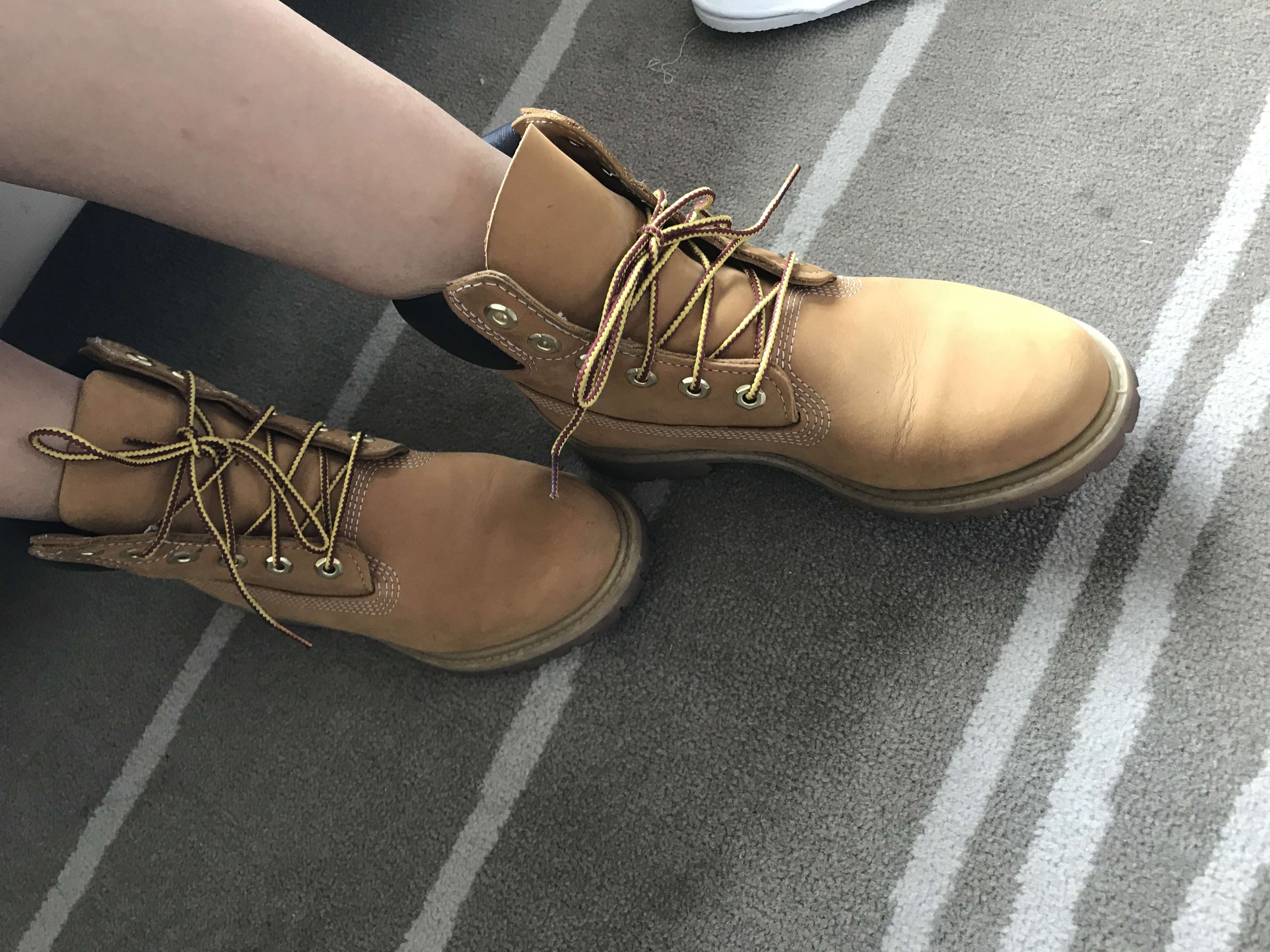 《嫩足玩物》作品图