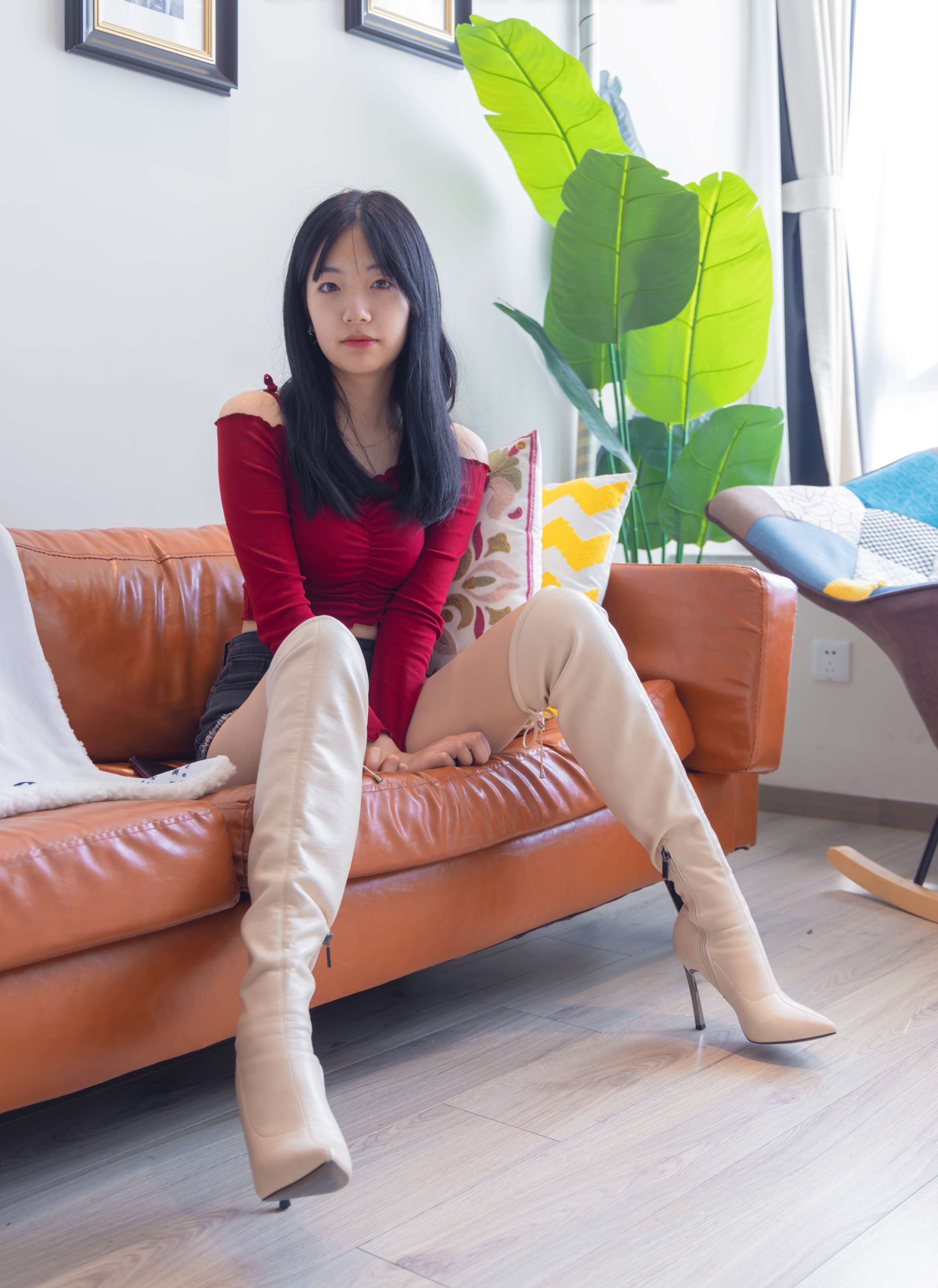 《小甜豆高跟长靴白棉袜の裸足》作品图