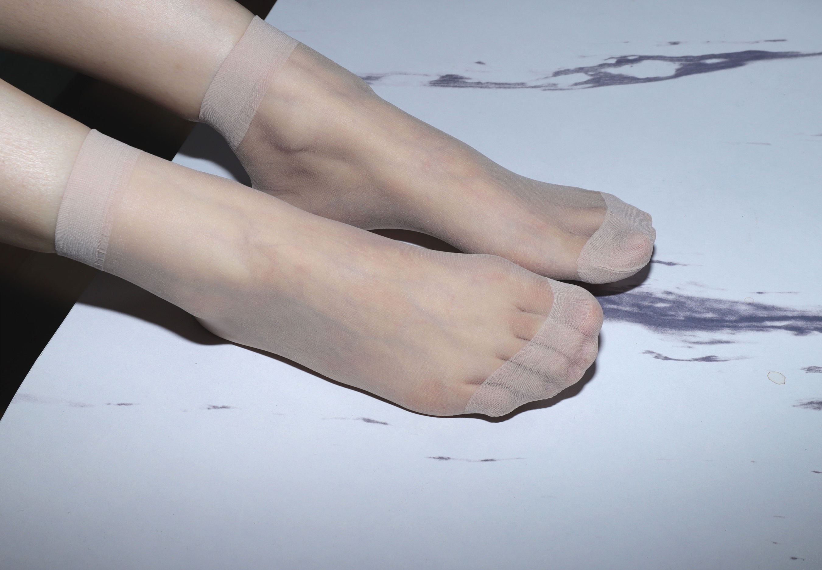 《精致少女短丝脚丫》作品图