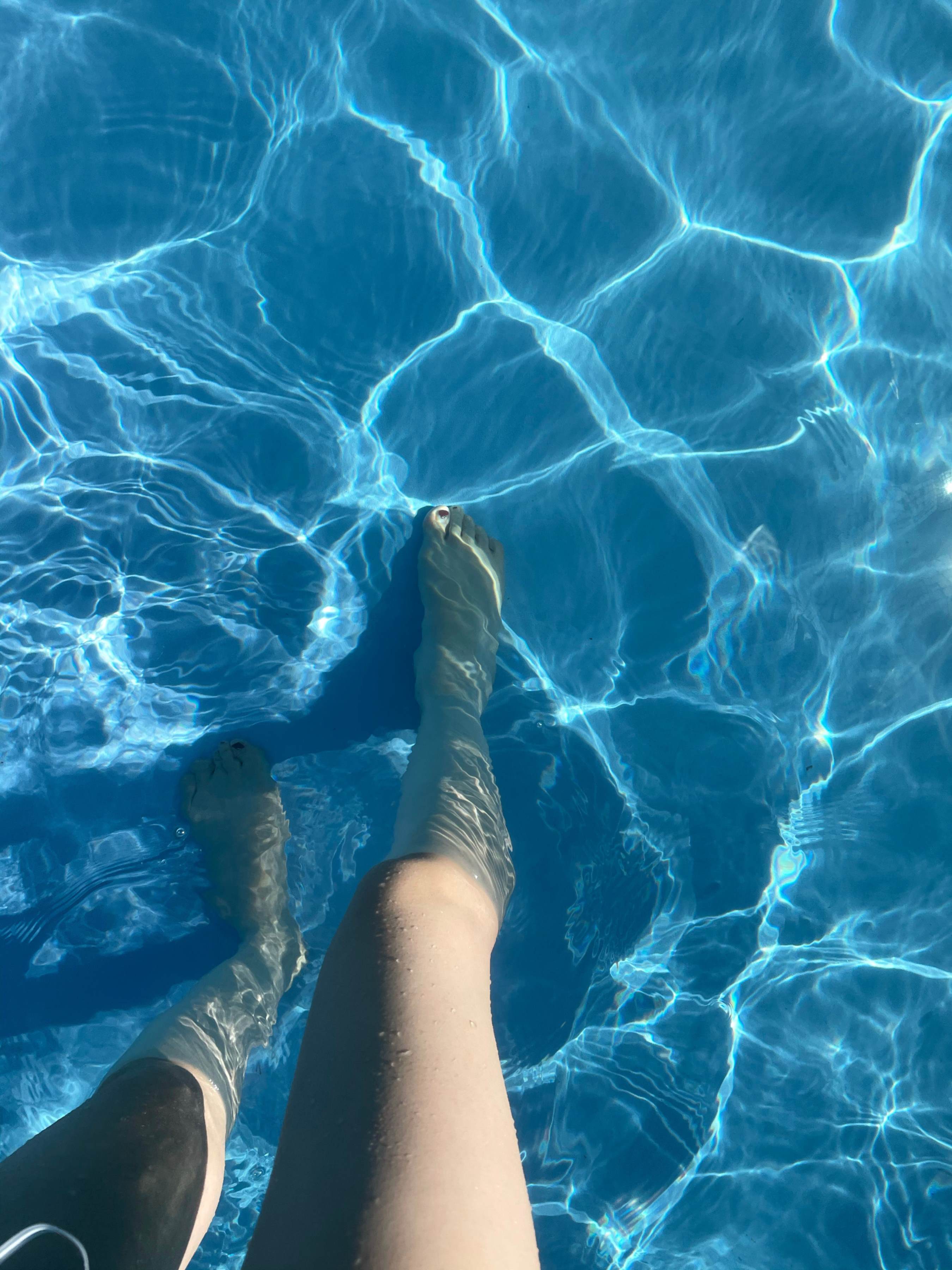 《大四实习学姐脚丫带生活照》作品图