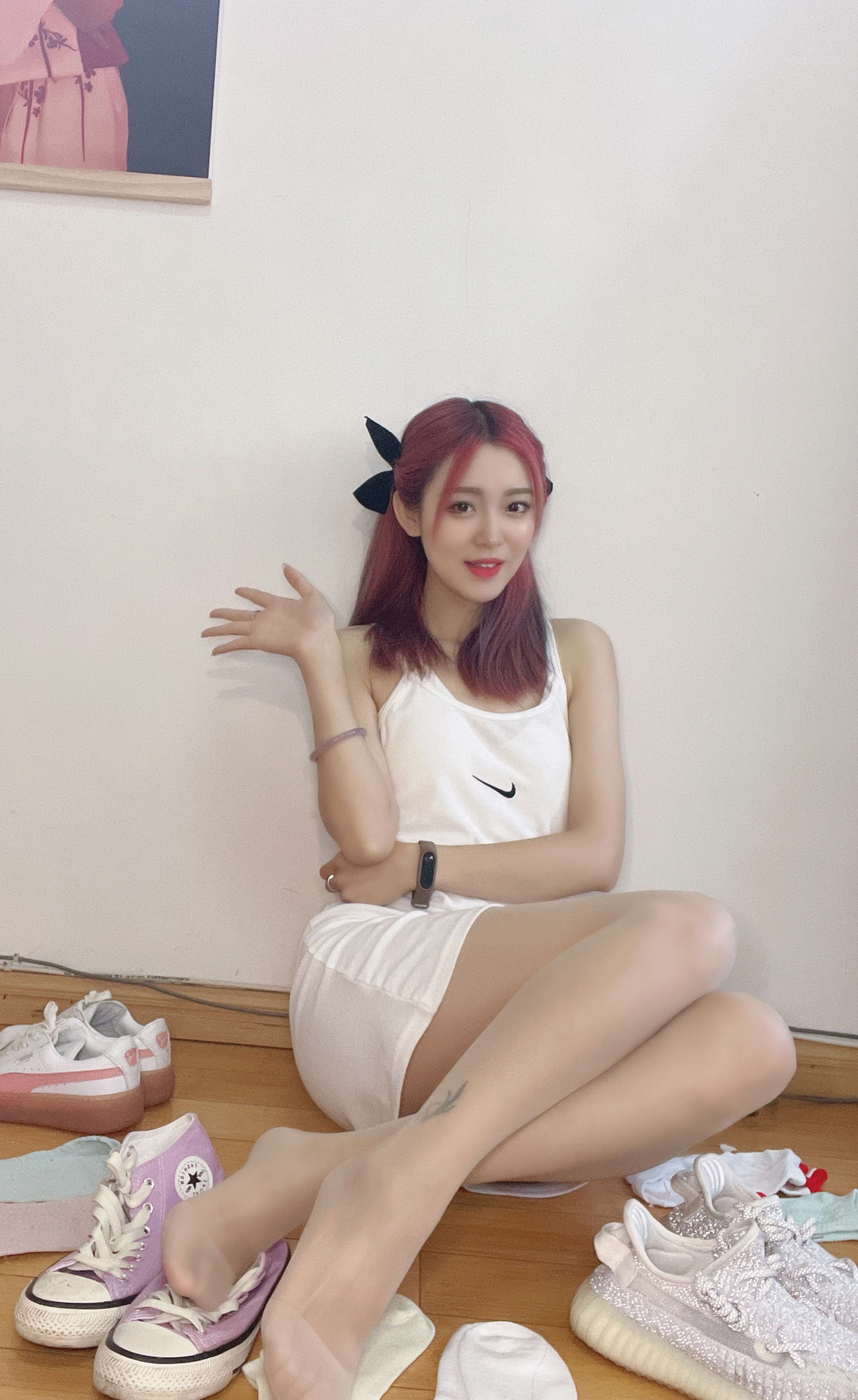 《运动丝美女》作品图