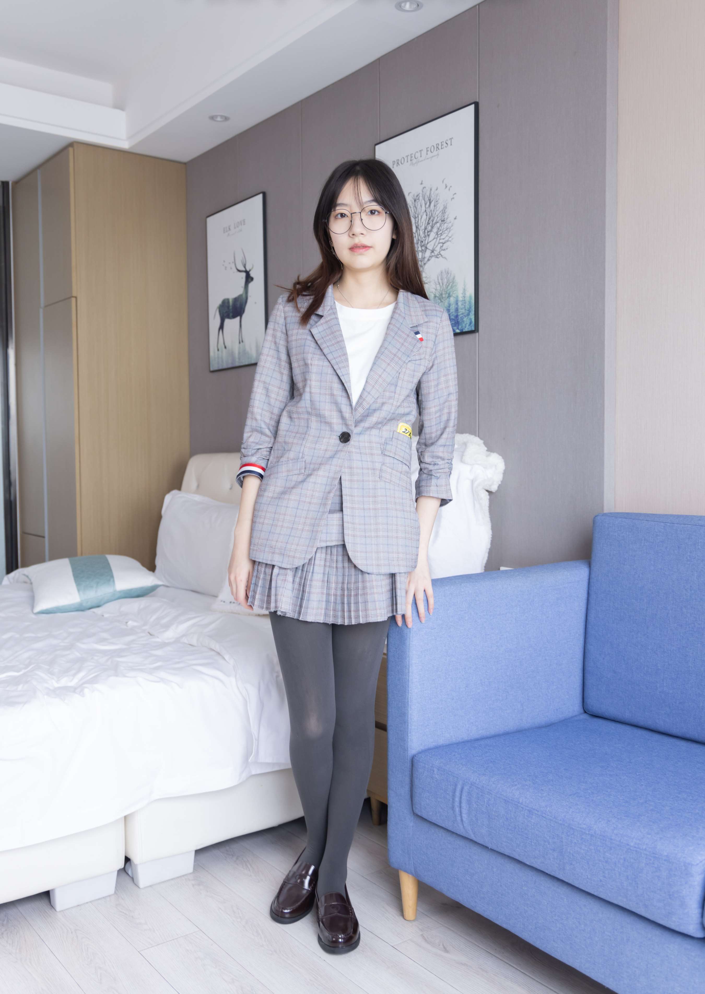 《小甜豆-皮鞋、厚灰丝、ol装》作品图