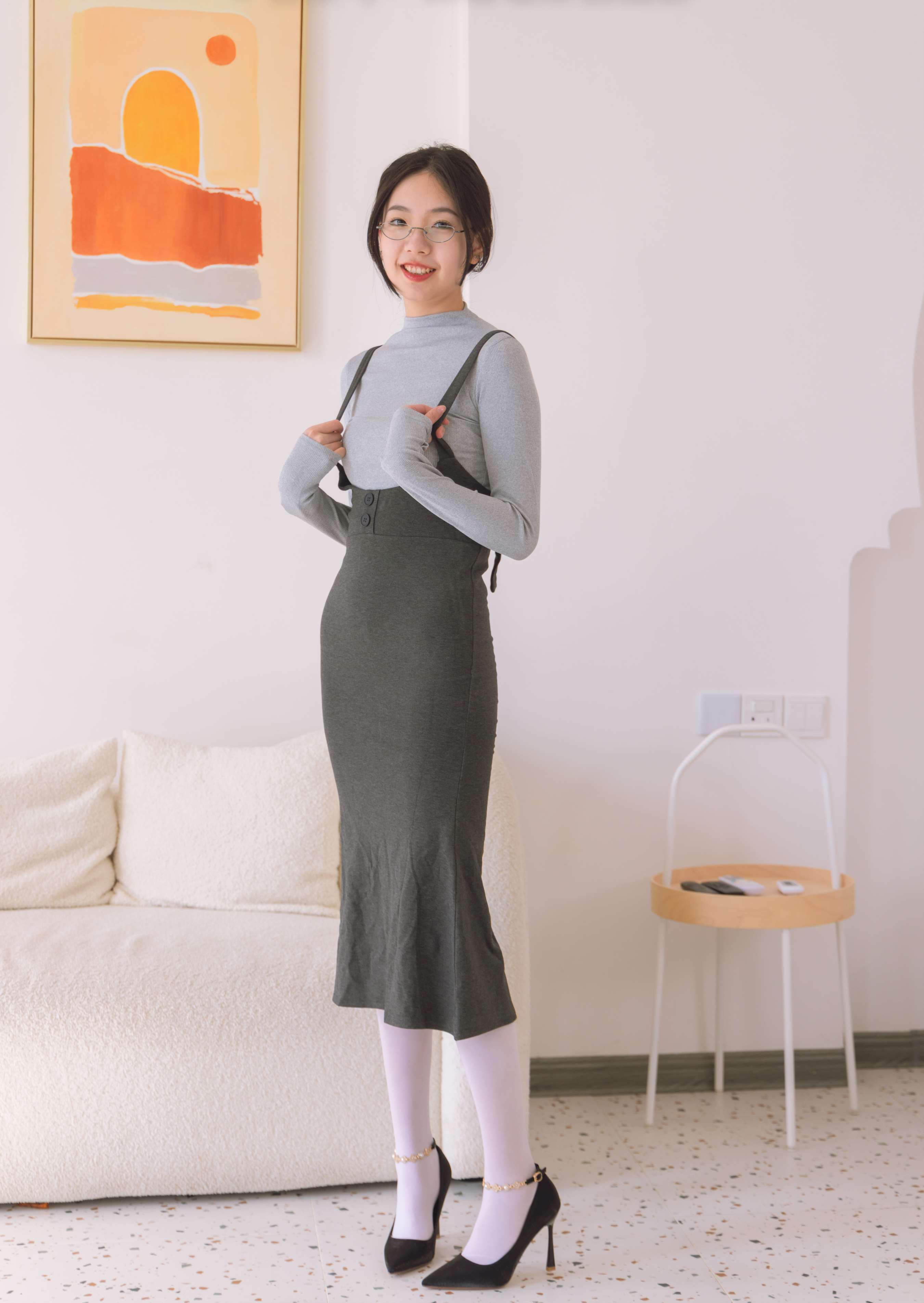 《小甜豆-高跟鞋、厚白丝》作品图