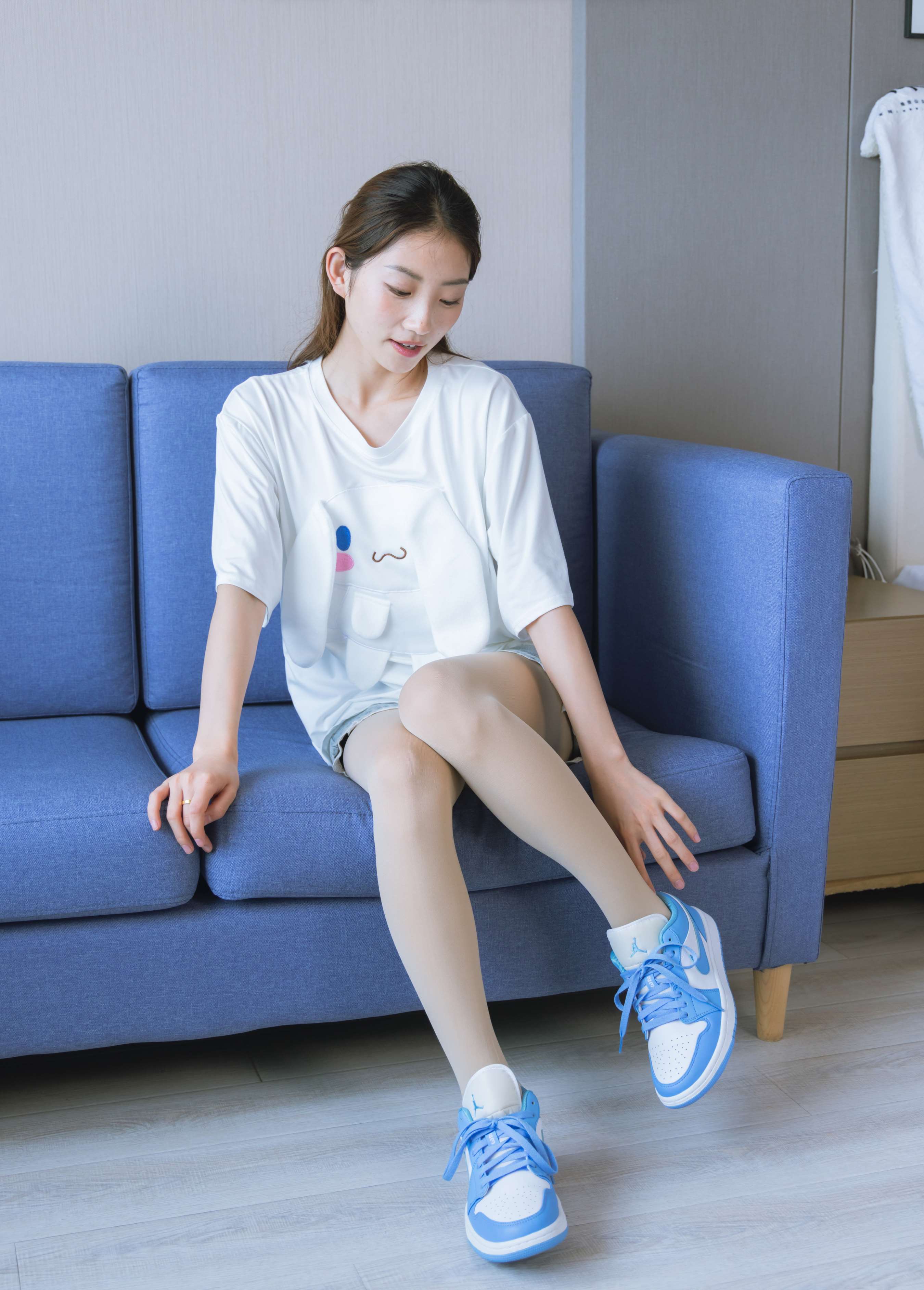 《小沫-板鞋、厚肉丝、裸足》作品图