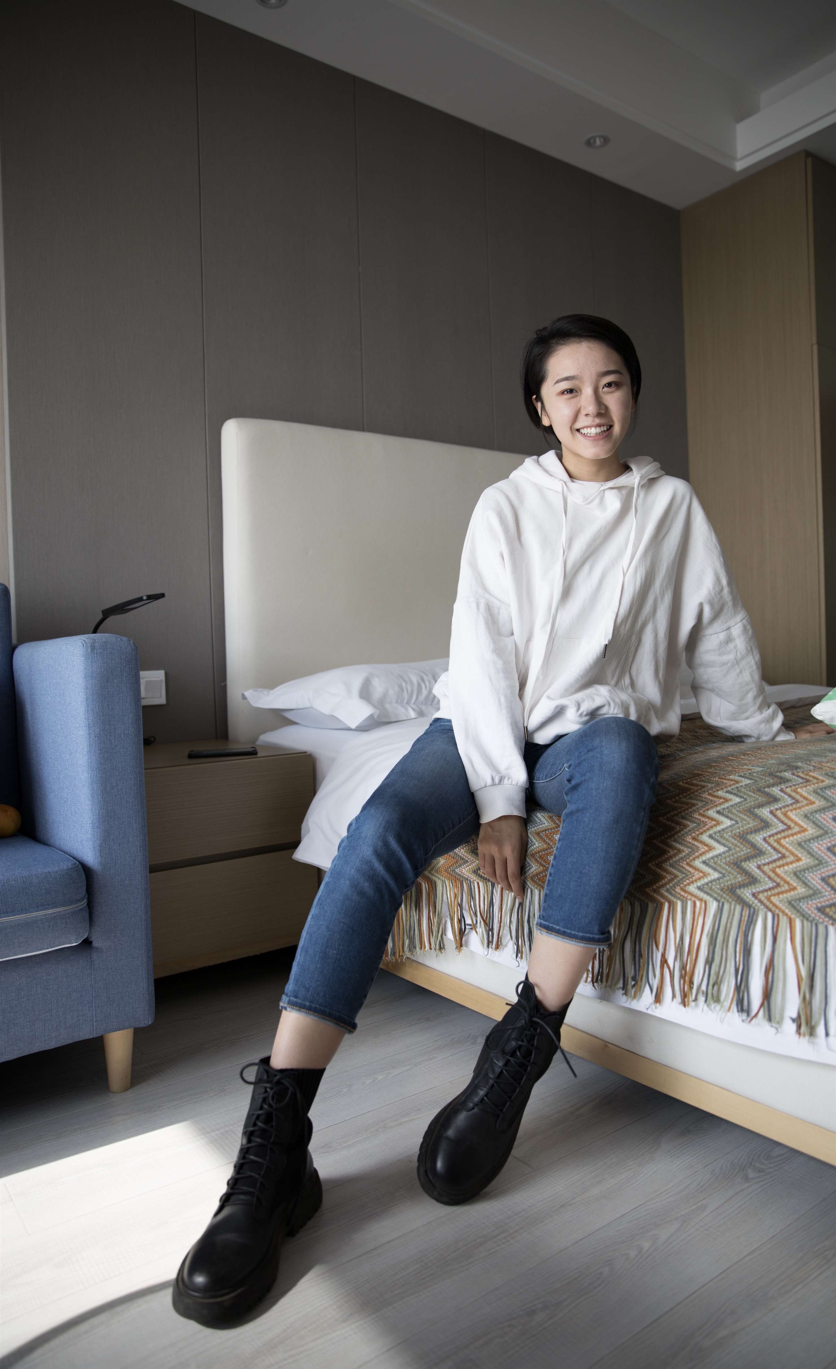 《爱笑少女的短靴の棉袜脚+视频1个》作品图