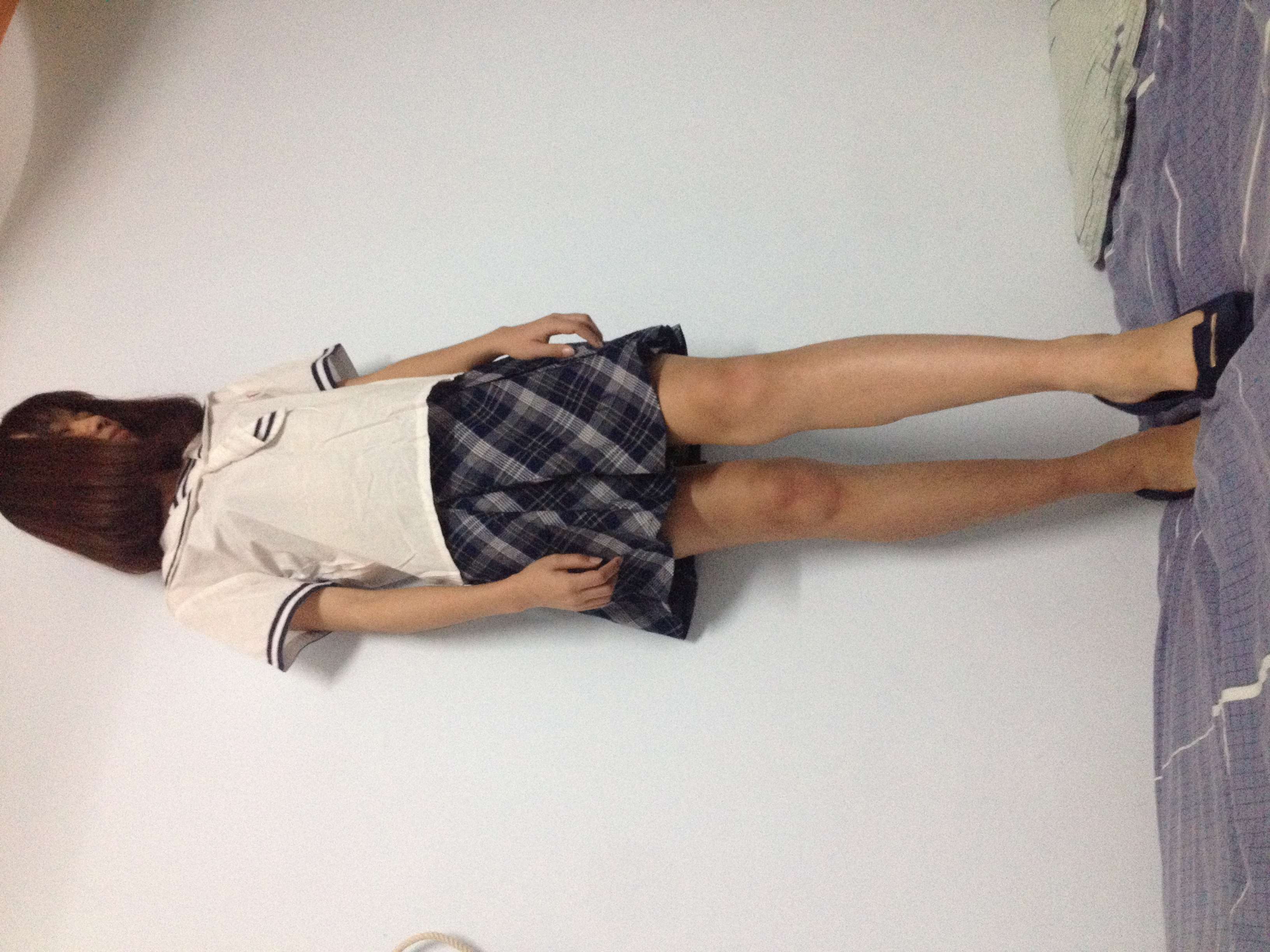 《赤足穿平跟鞋》作品图