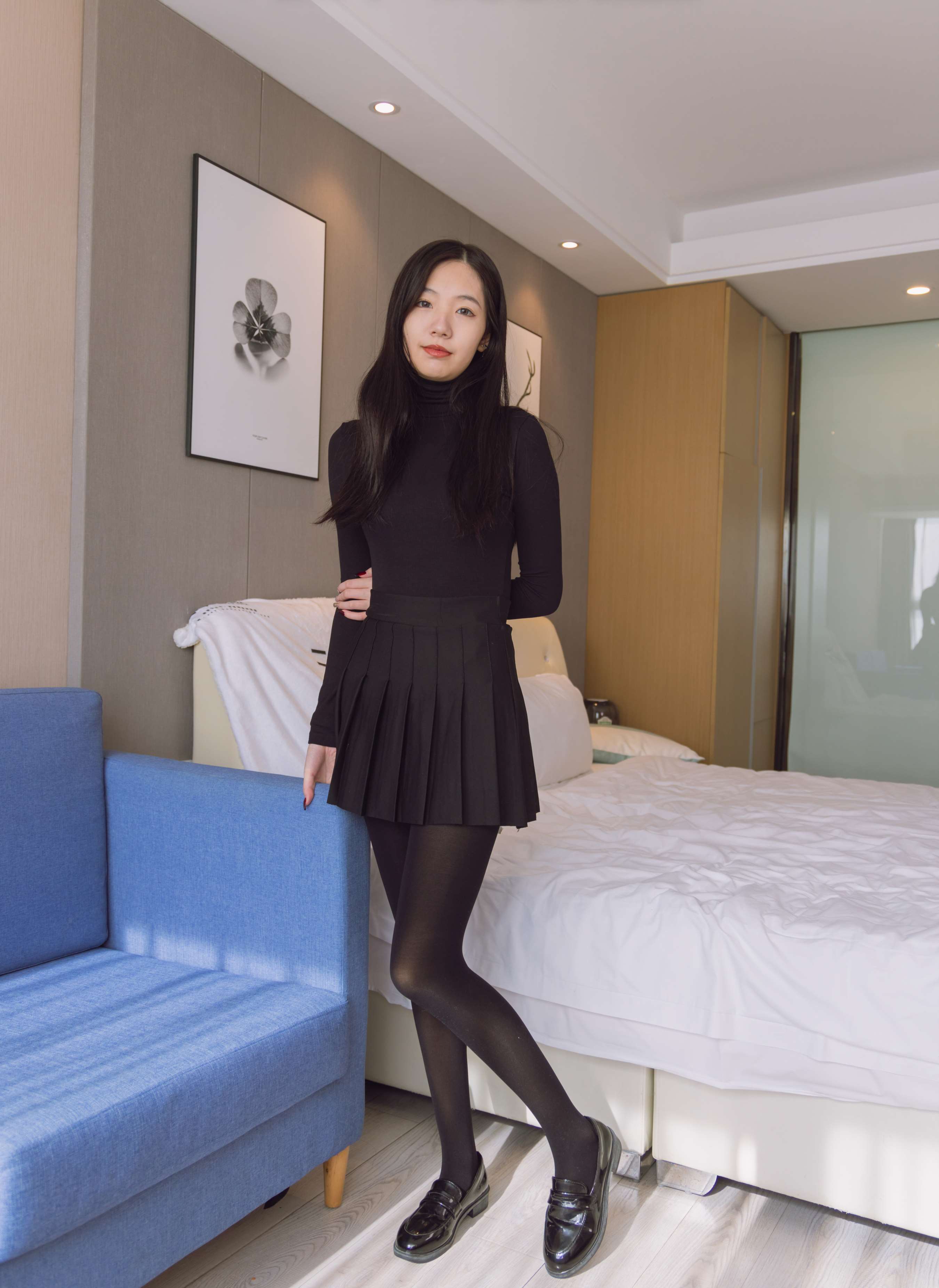 《小甜豆-黑皮鞋、厚黑丝》作品图