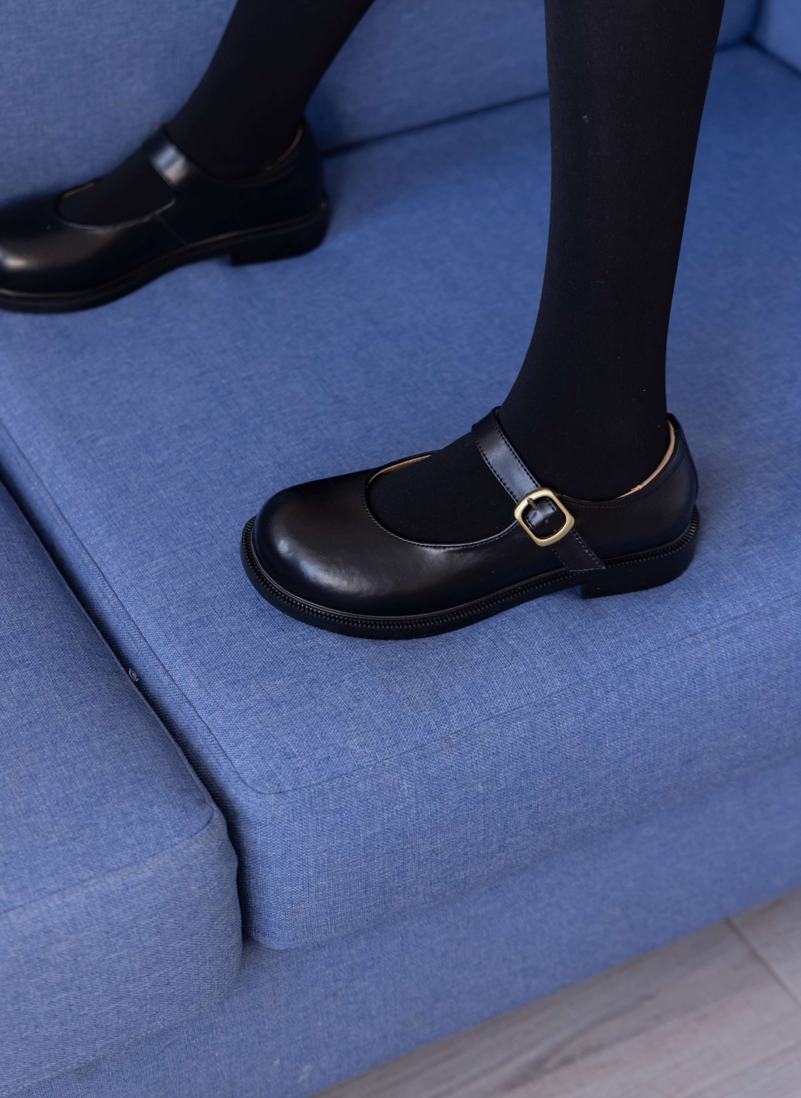 《小甜豆-黑皮鞋、厚黑丝、厚肉丝》作品图