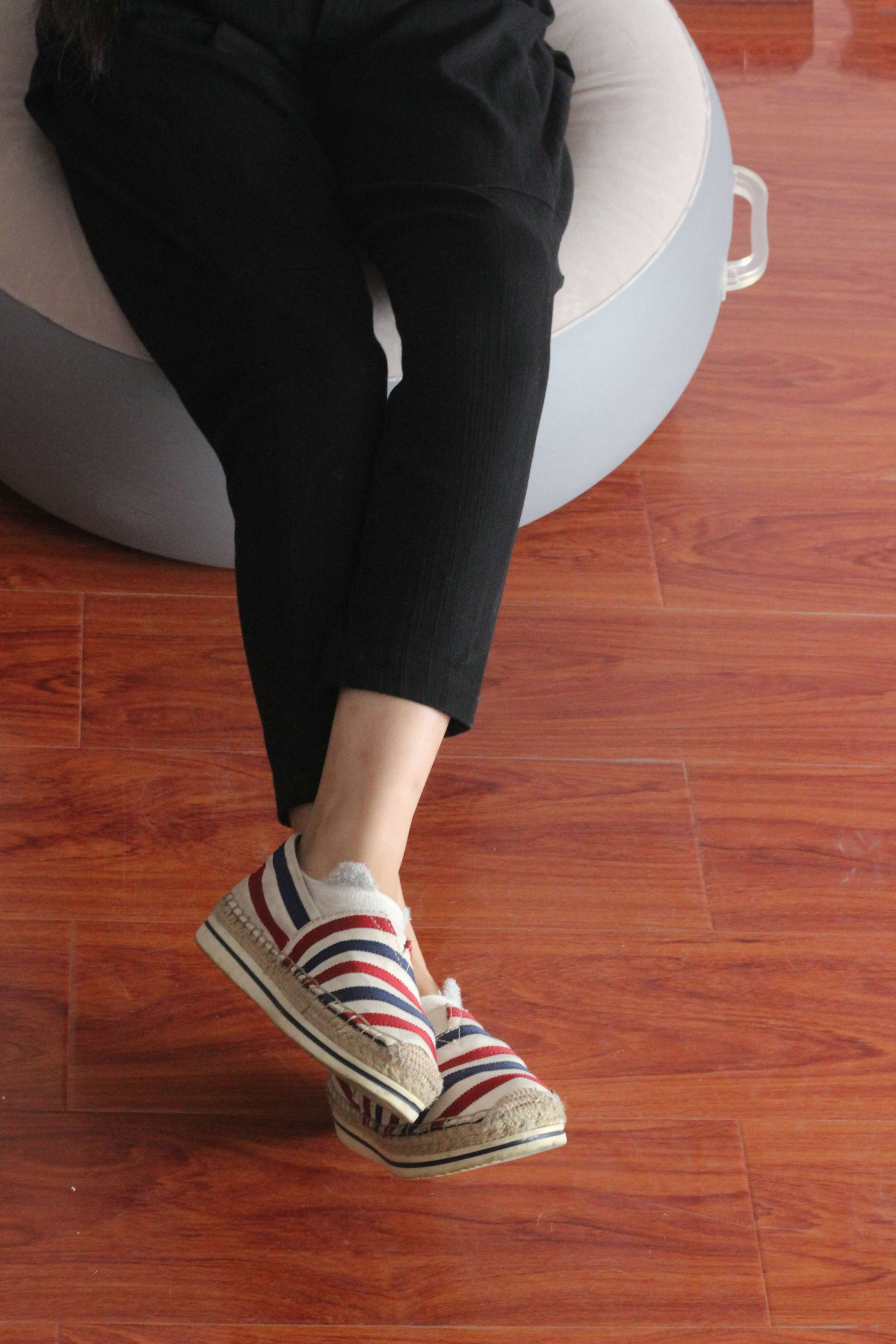 《师妹的兔子袜脚》作品图