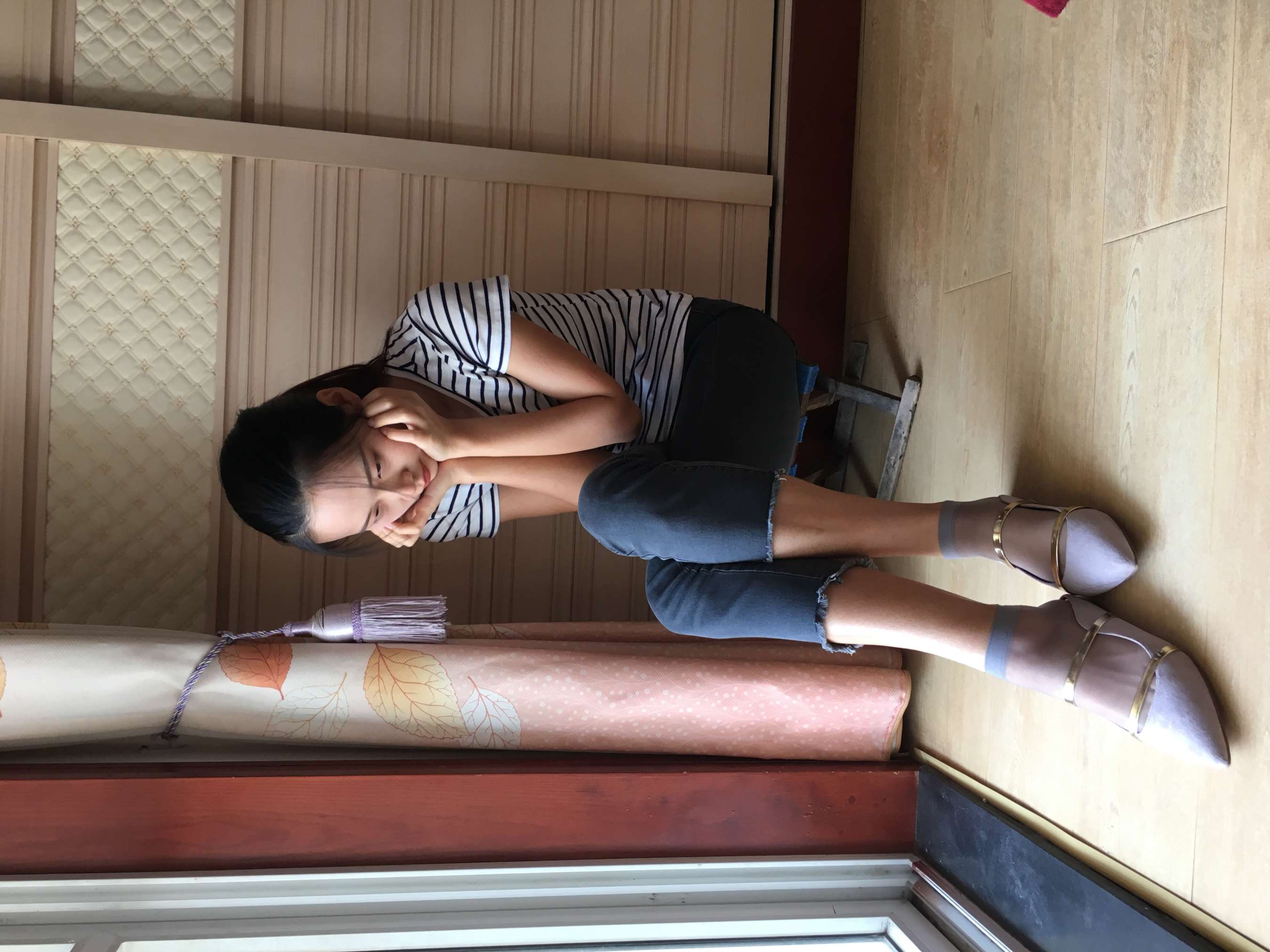 《谢琳短丝脚丫》作品图