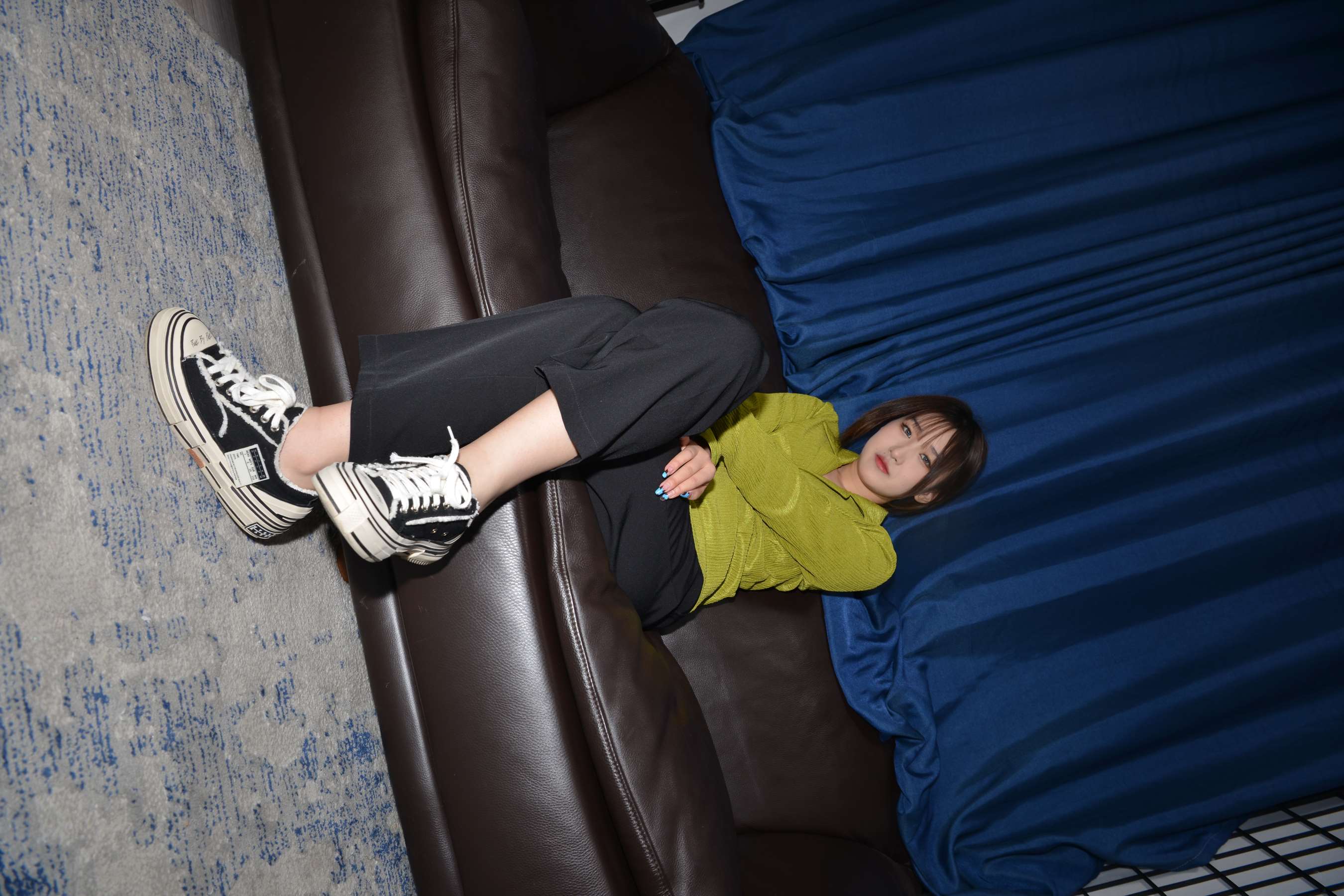 《QIQI的性感的40码裸足大脚丫》作品图