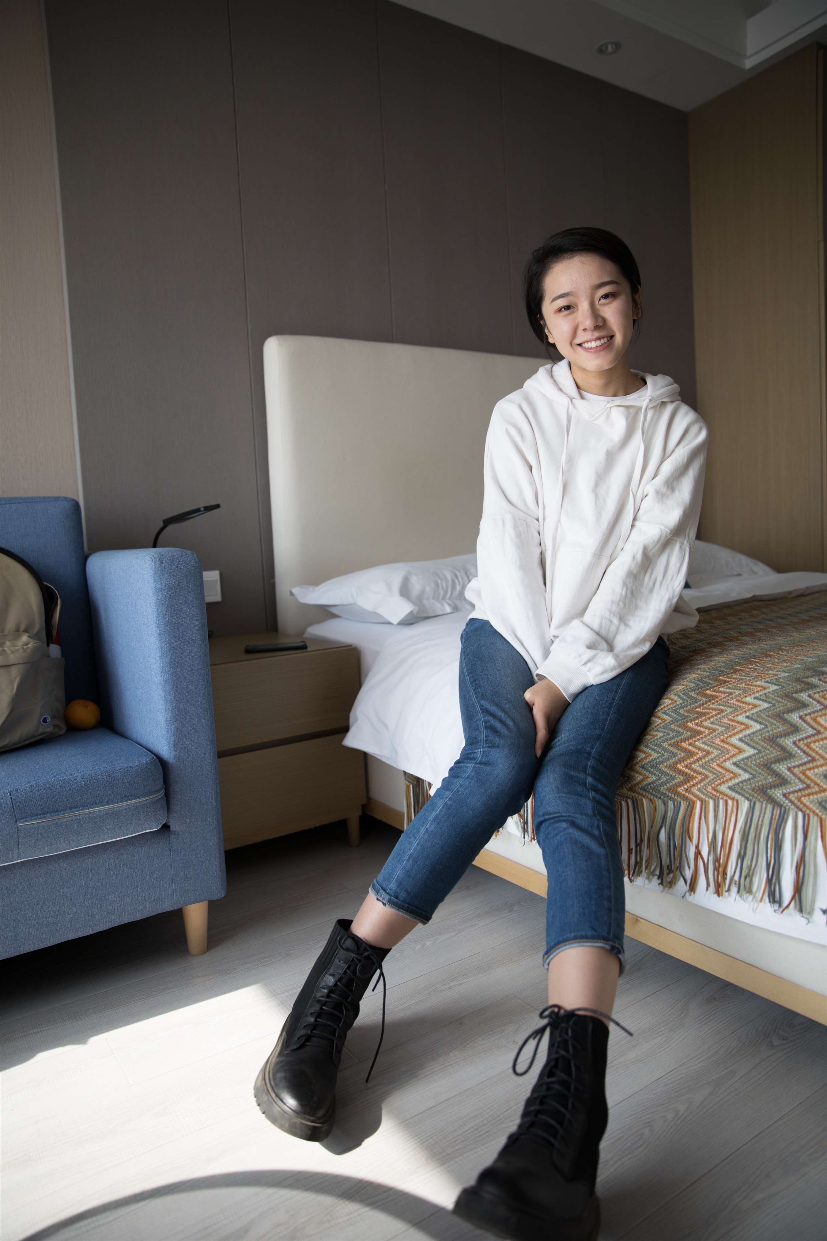 《爱笑少女的短靴の棉袜脚+视频1个》作品图