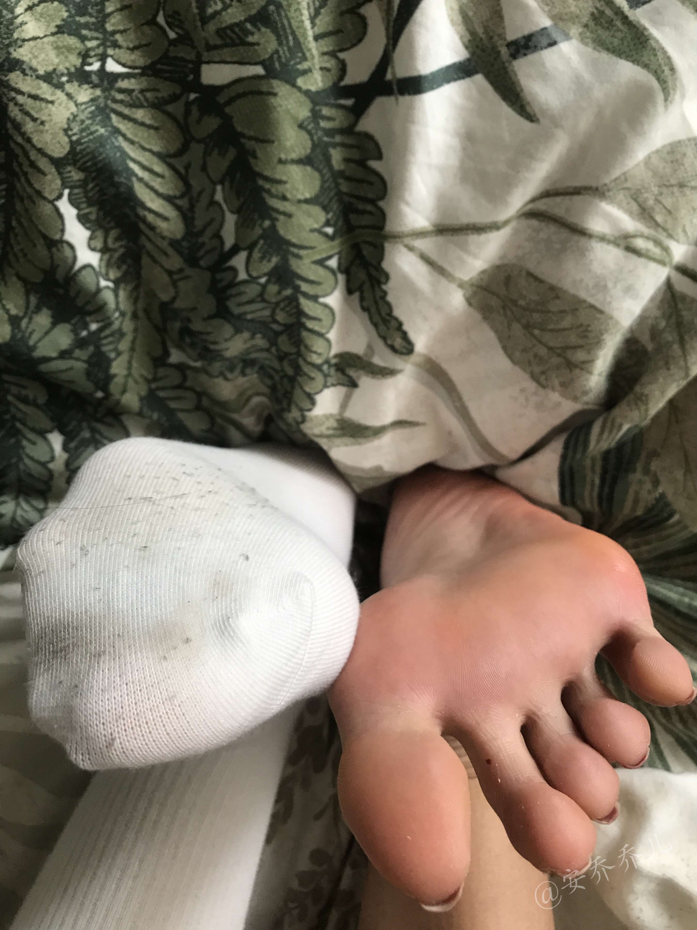 《健身房白袜》作品图