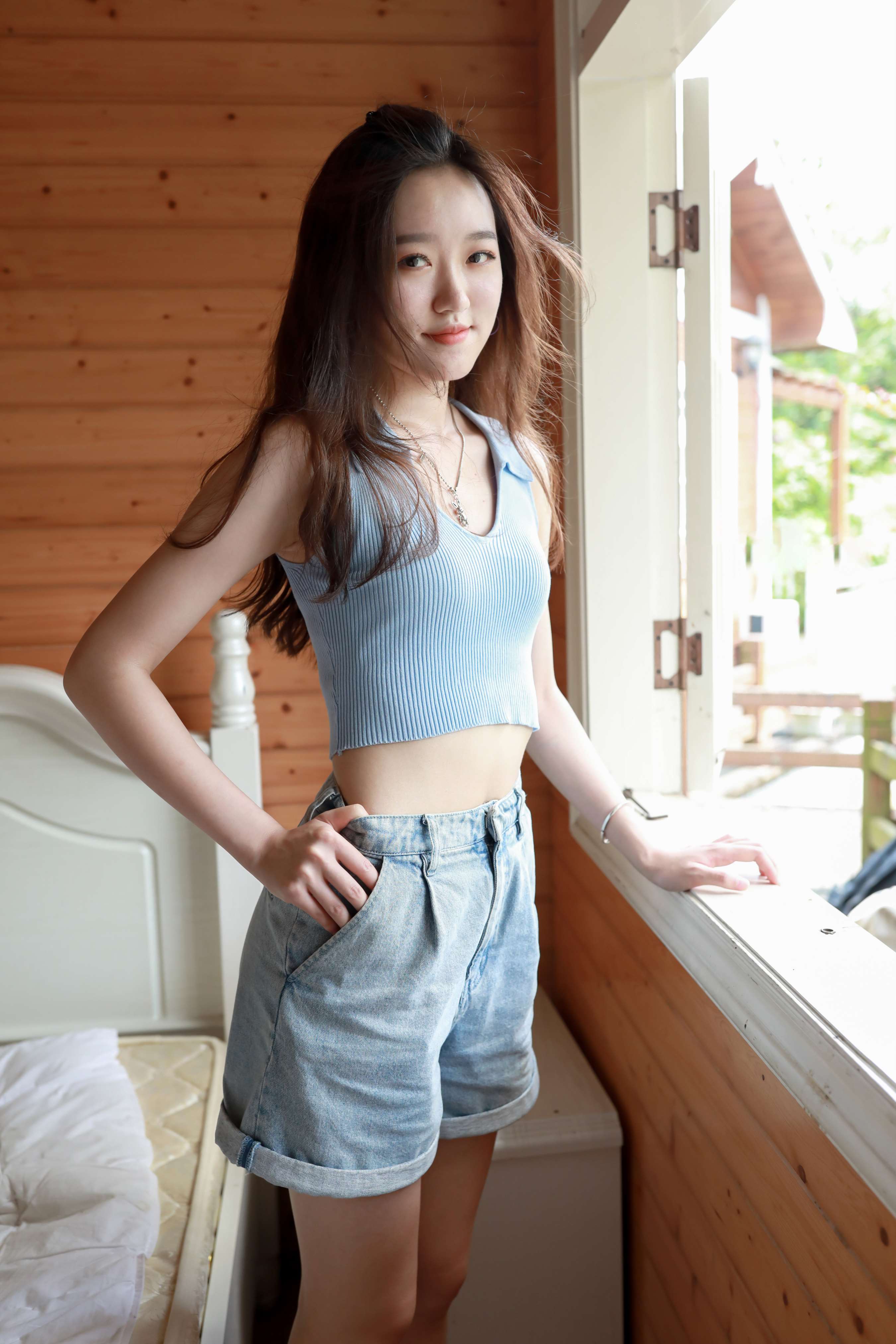 《雯雯牛仔热裤の嫩足》作品图