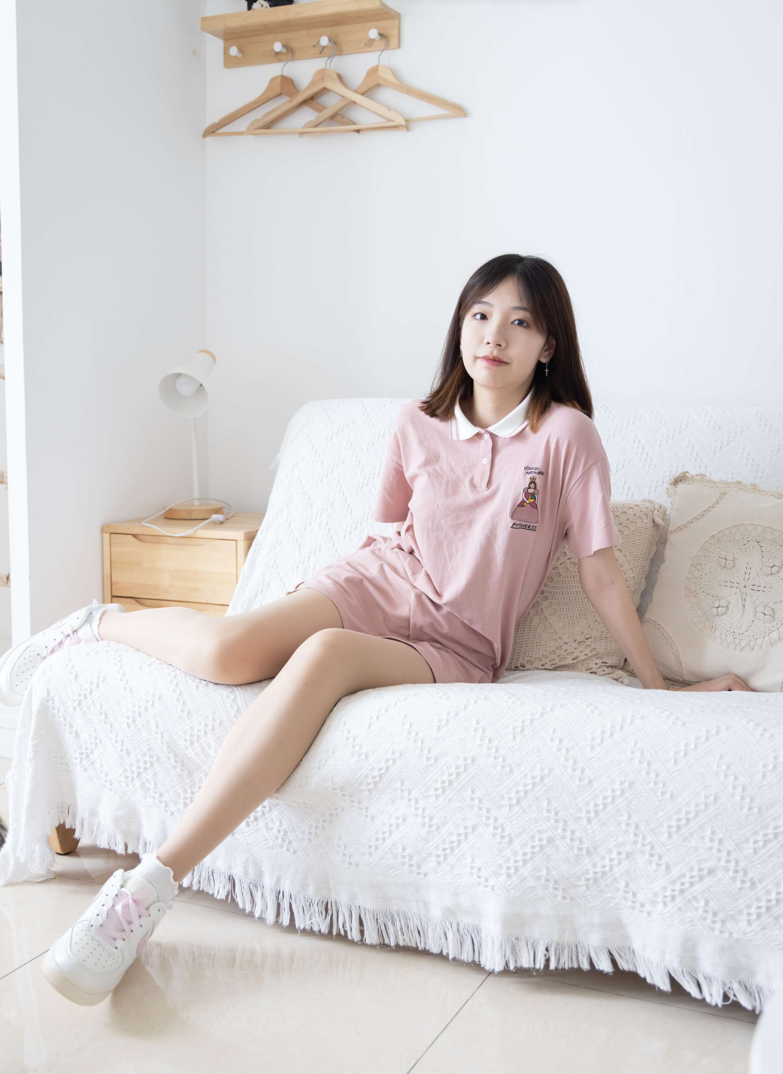 《小甜豆-空军一号板鞋、白棉袜、肉丝》作品图