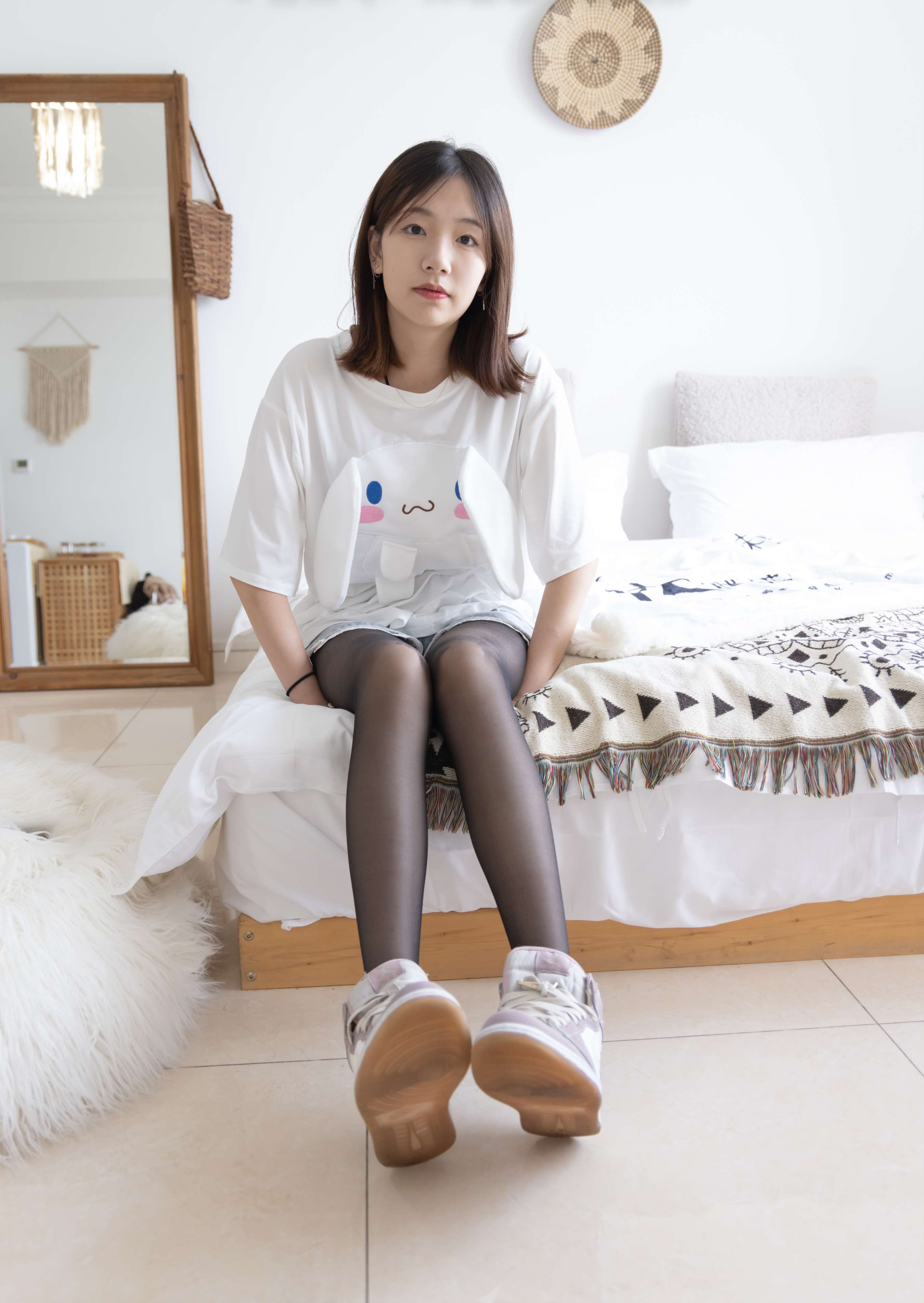 《小甜豆-板鞋の黑丝脚丫 》作品图