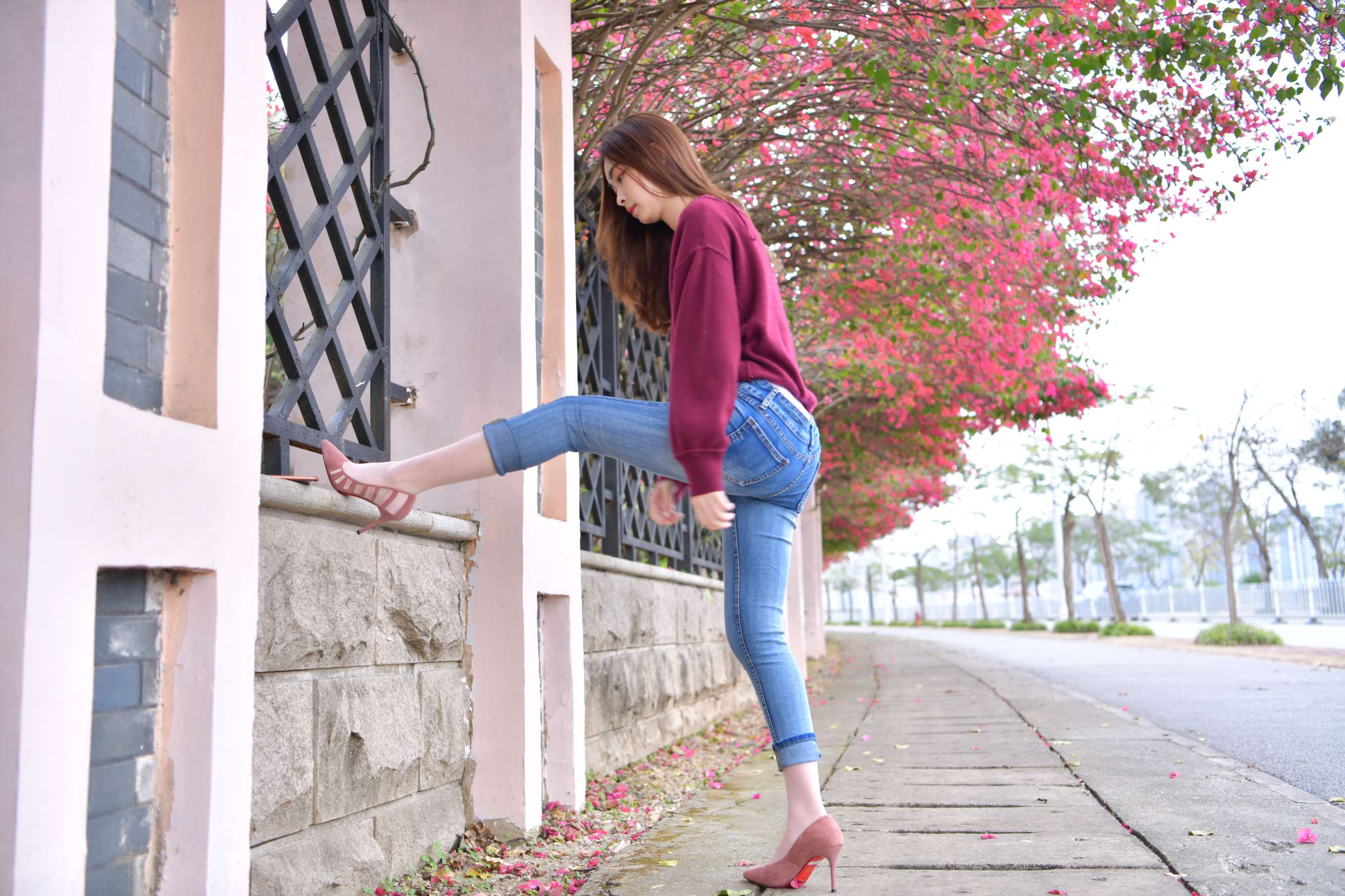 《牛仔高跟丝足》作品图