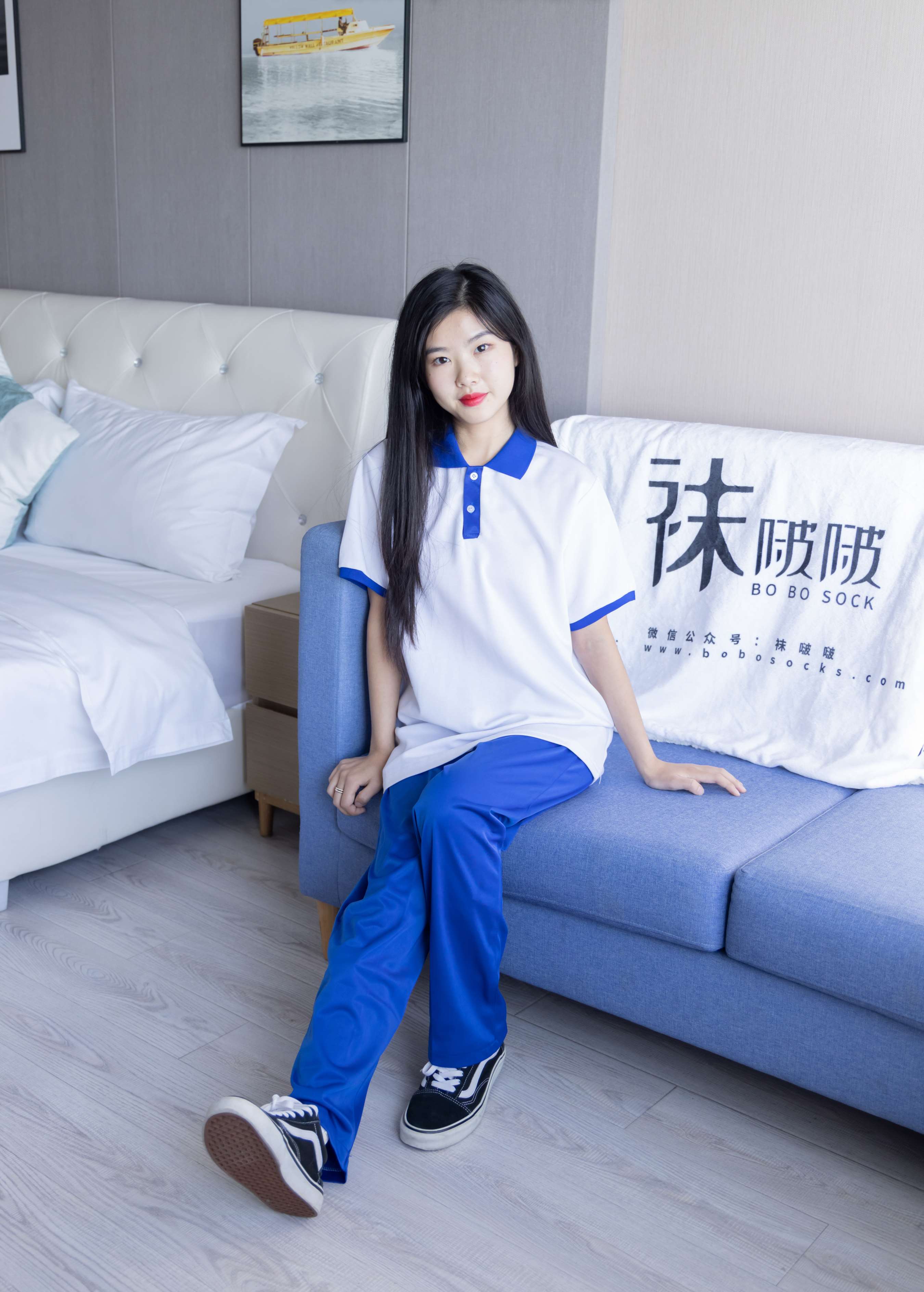 《小奶熊师妹 校服の棉袜脚》作品图