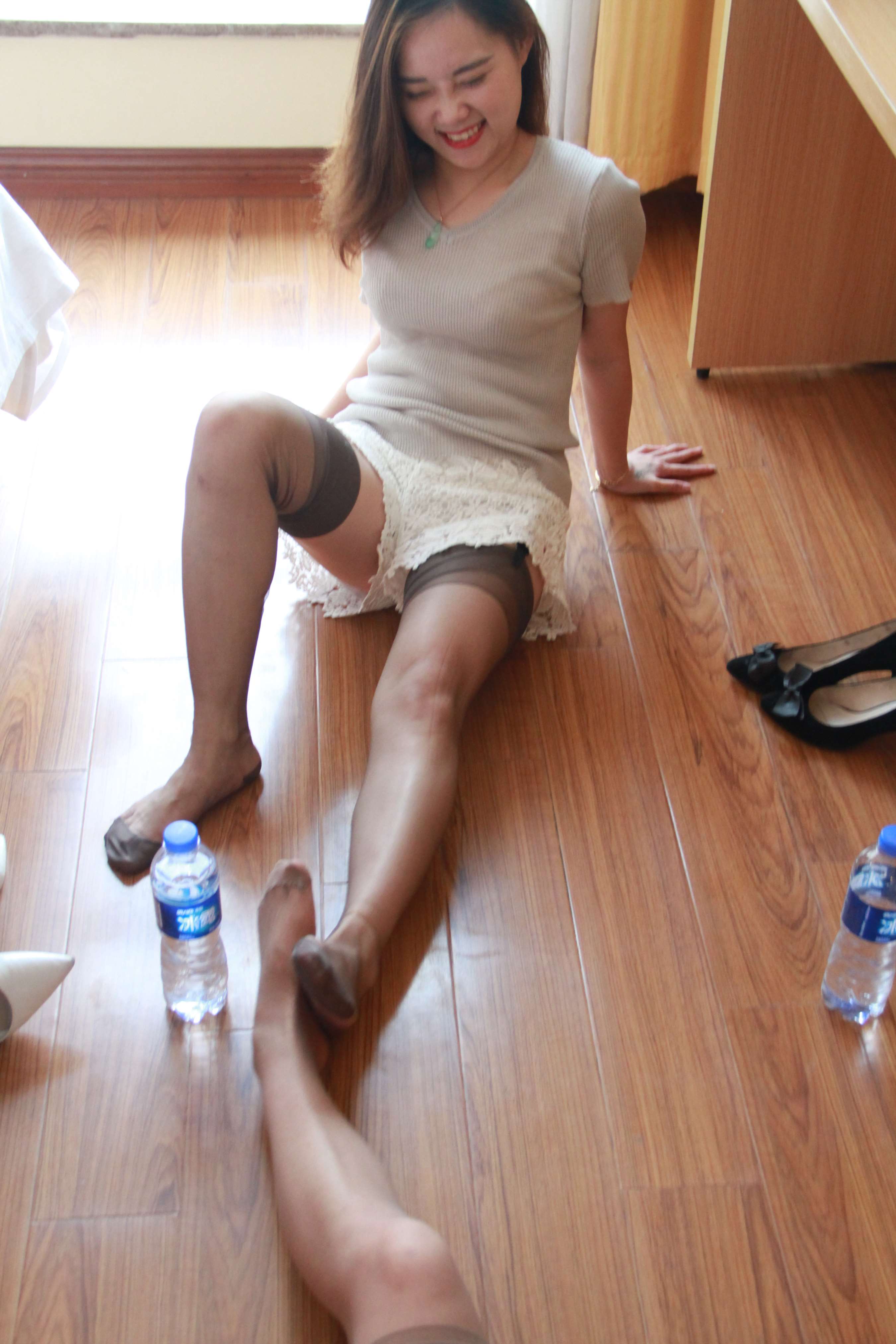 《姐妹花丝足互脚》作品图