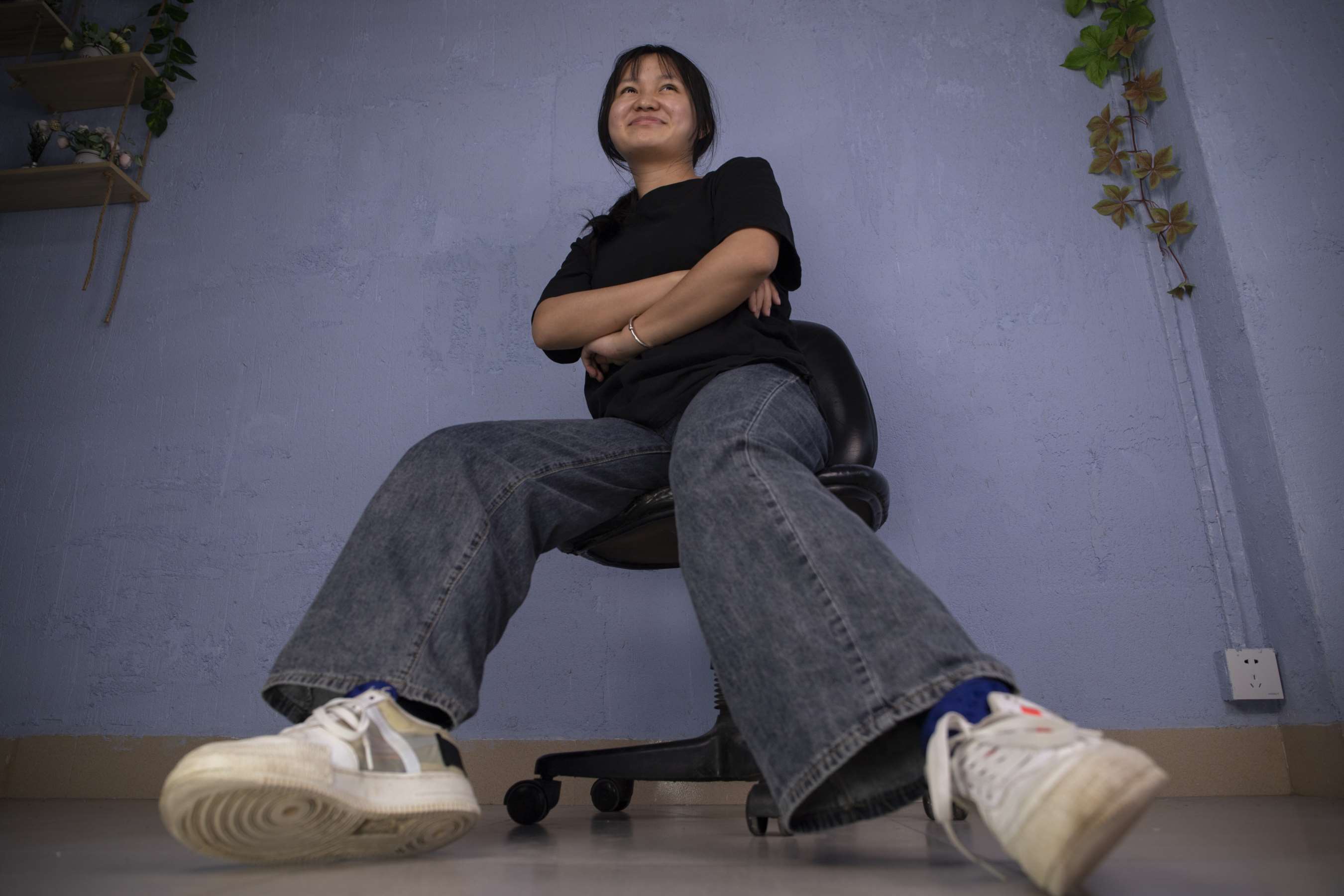 《大学生小梦一双原味棉袜嫩脚竟然有脚气！》作品图