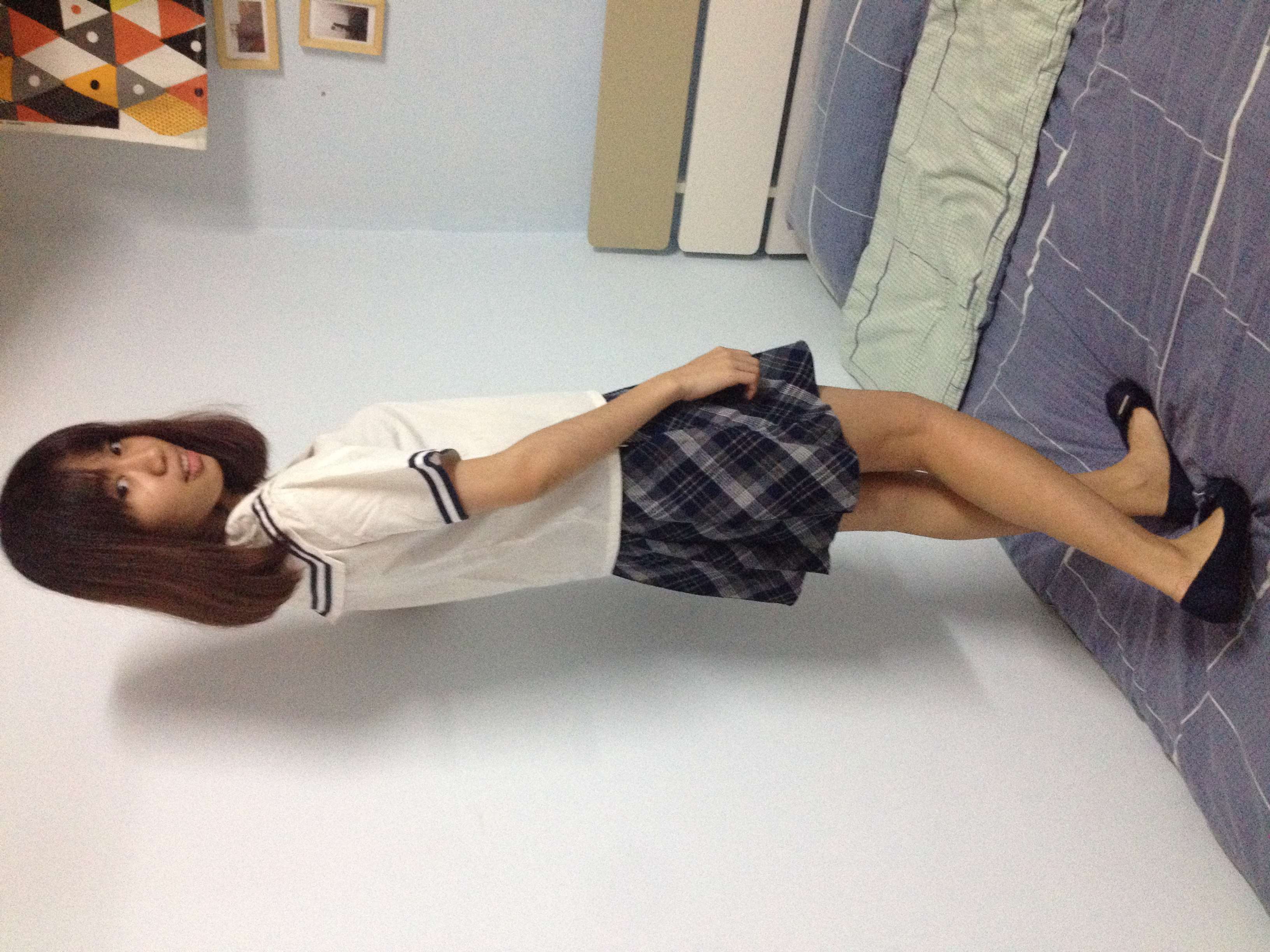 《赤足穿平跟鞋》作品图