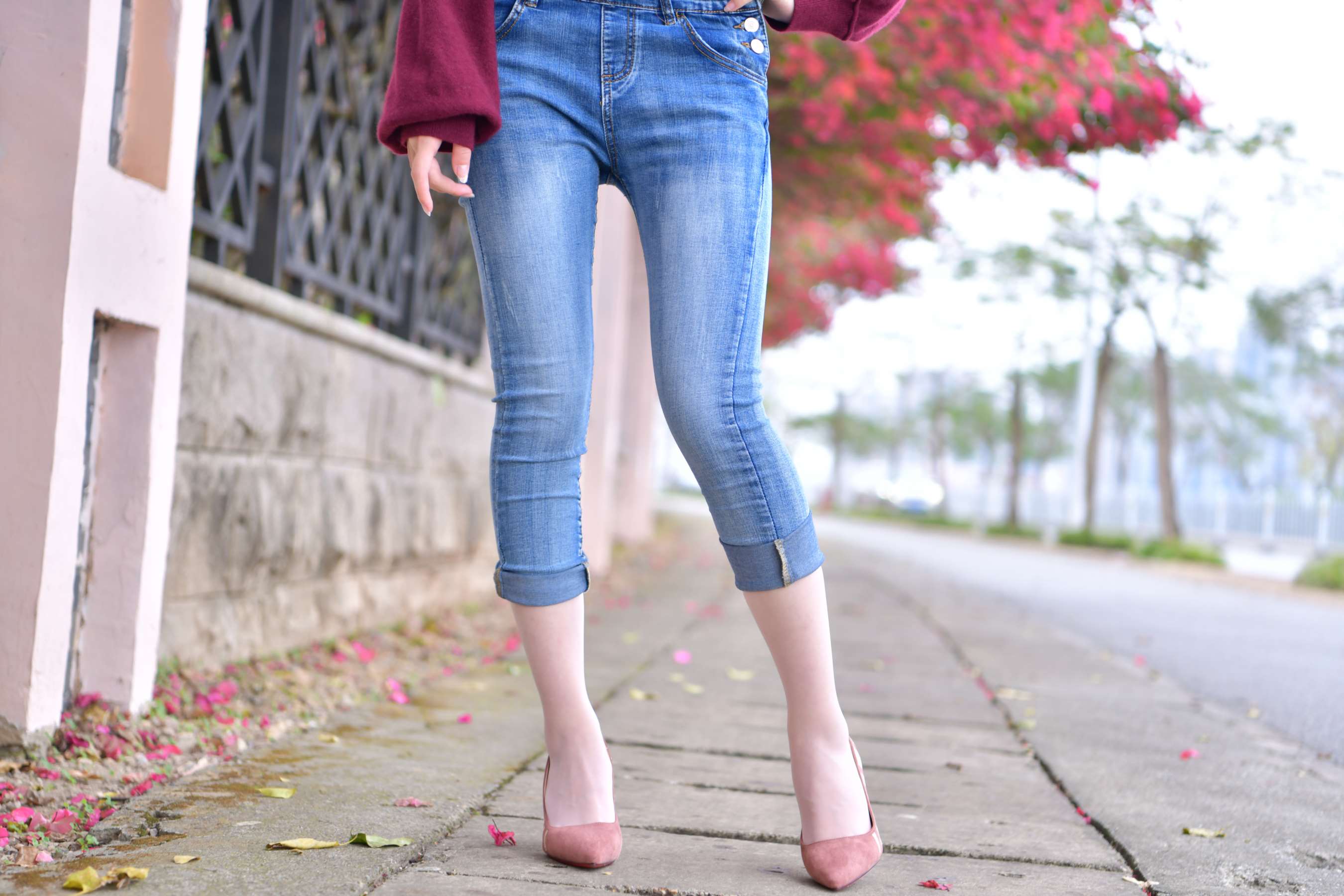 《牛仔高跟丝足》作品图