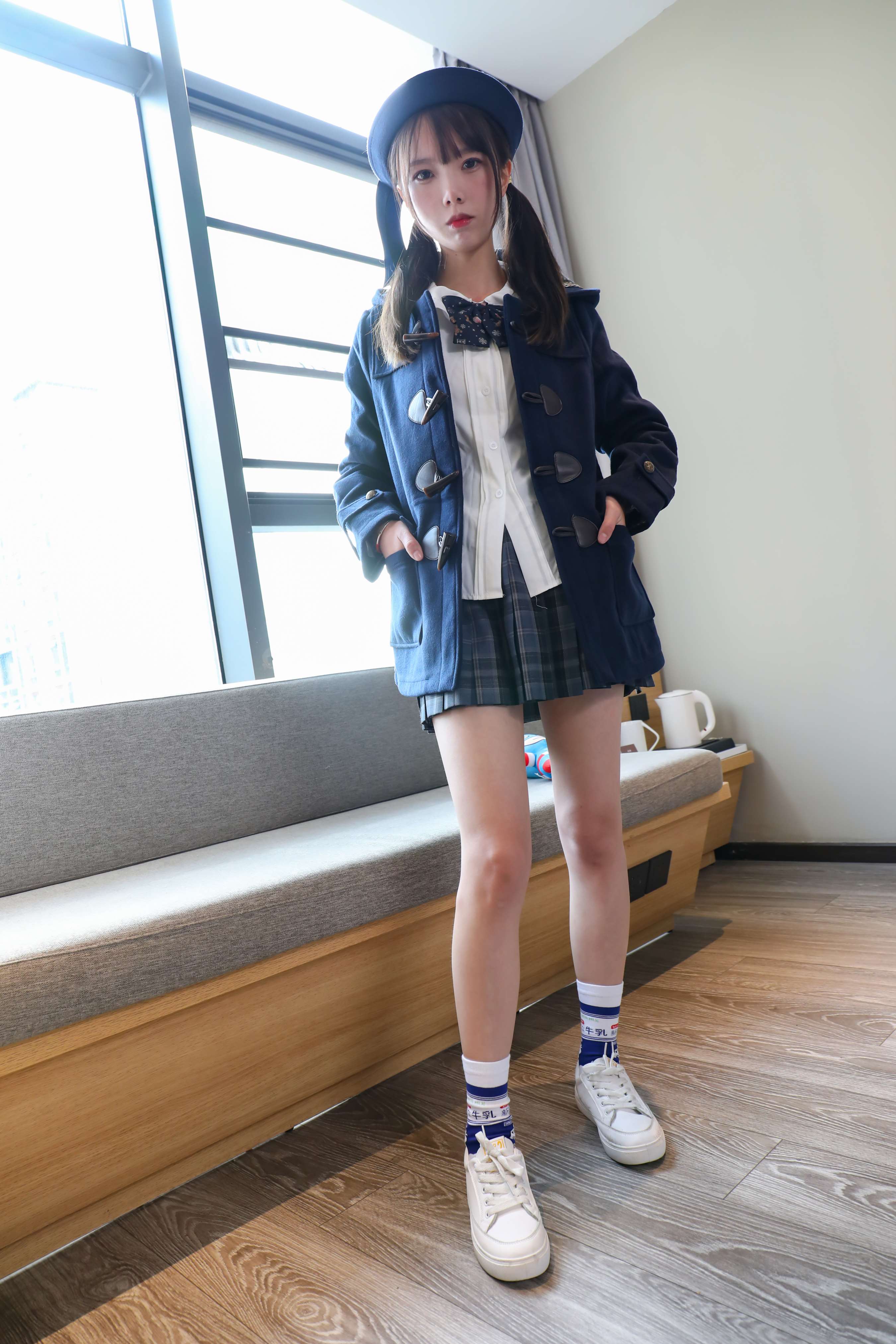 《樱子师妹板鞋棉袜裸足》作品图