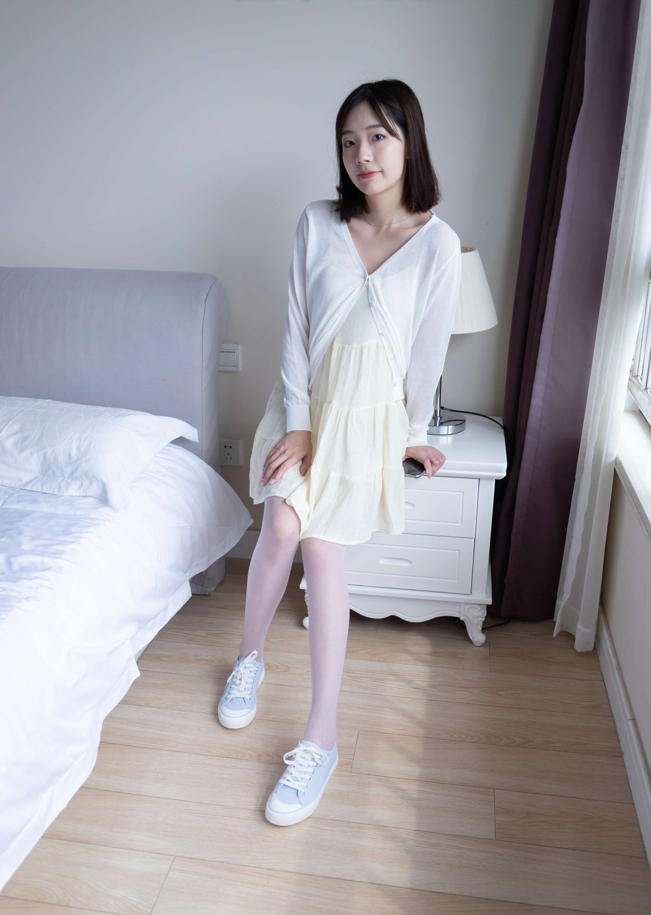 《小甜豆师姐帆布鞋の薄白丝》作品图