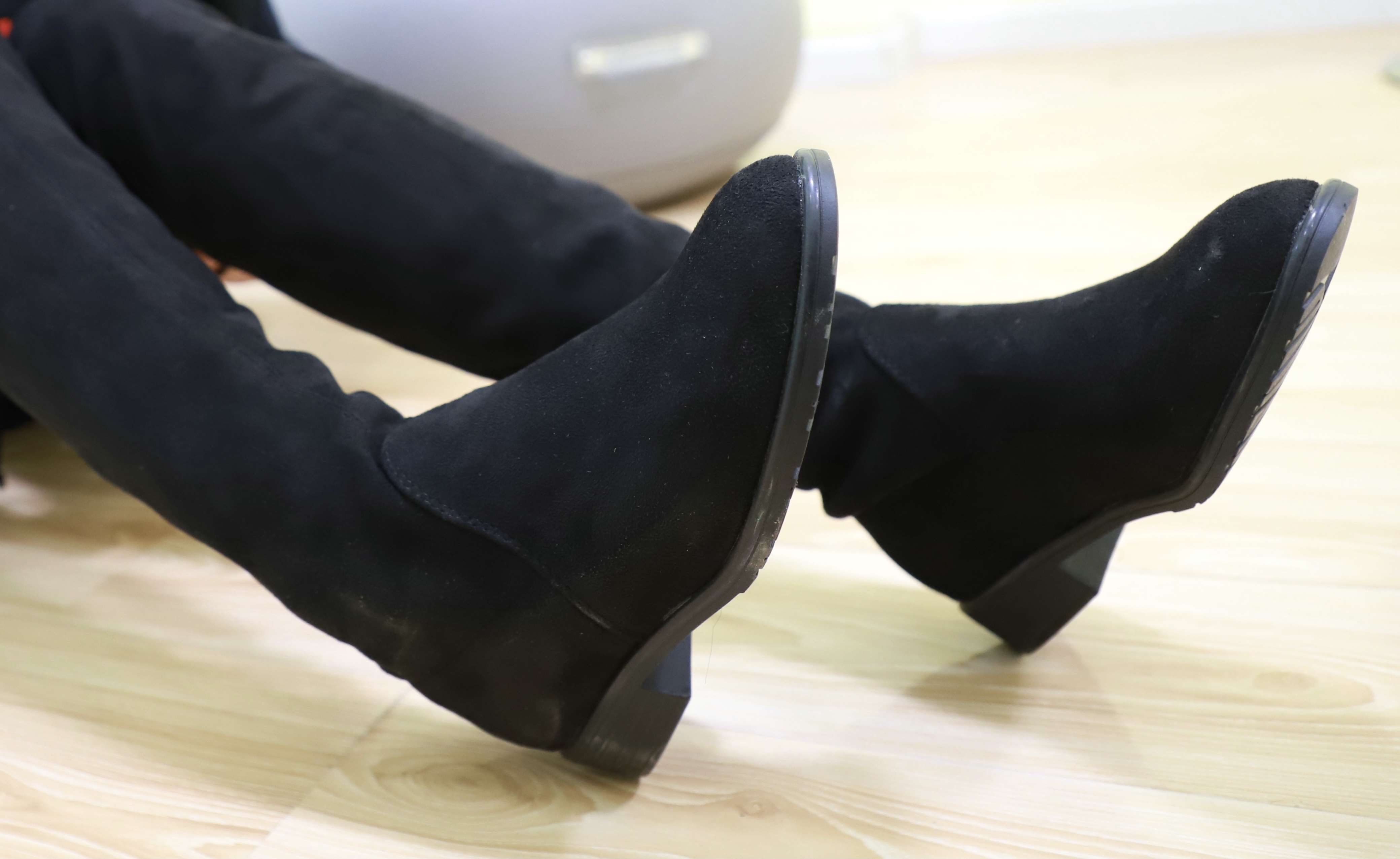 《长靴の白棉袜脚》作品图