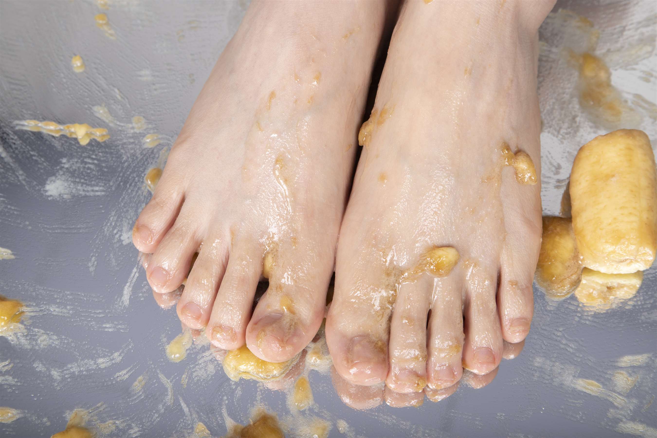 《慕丝沫沫展示沾满香蕉的脚丫【套图+视频】》作品图