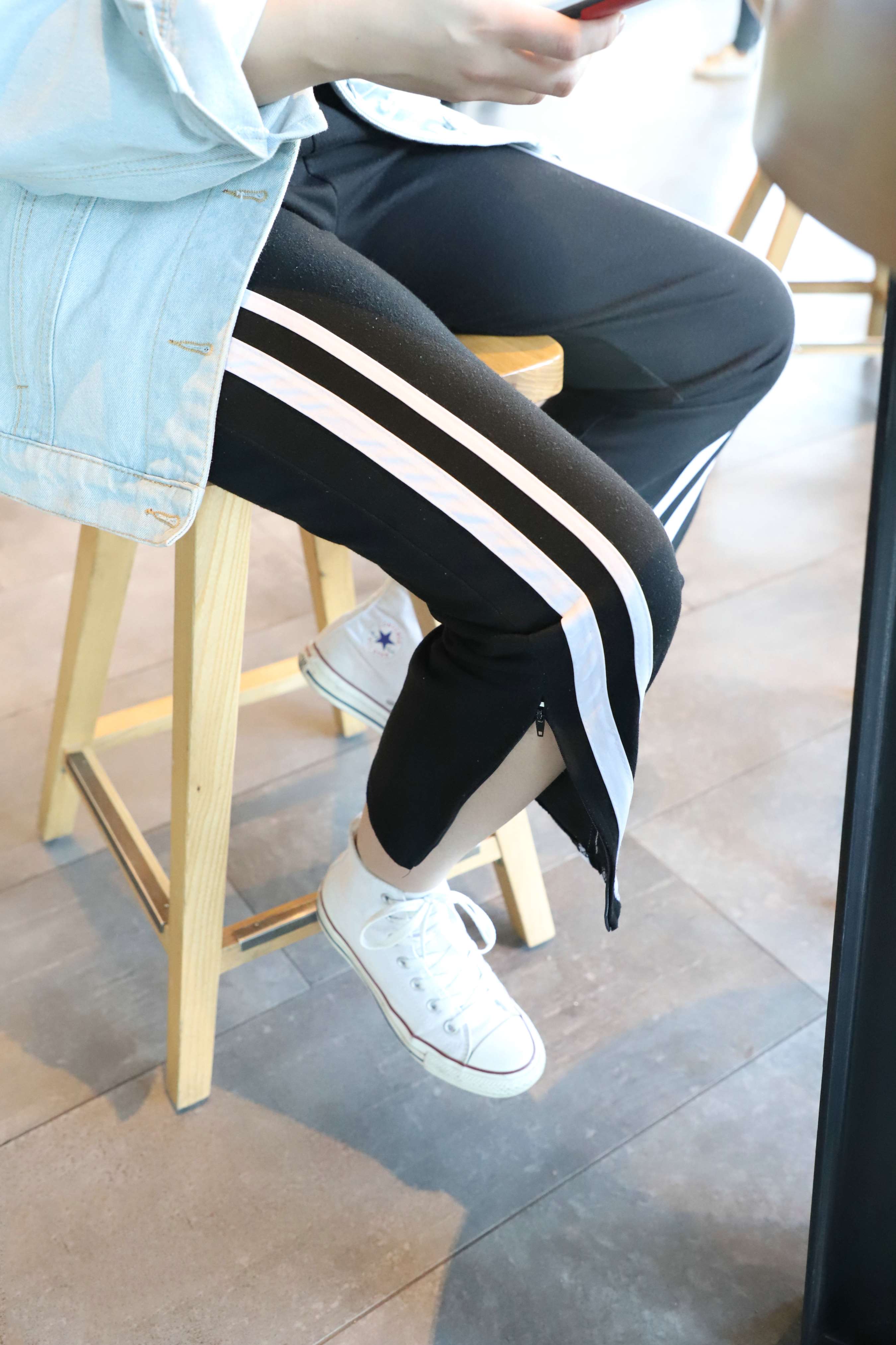 《师妹白脏棉袜脚》作品图