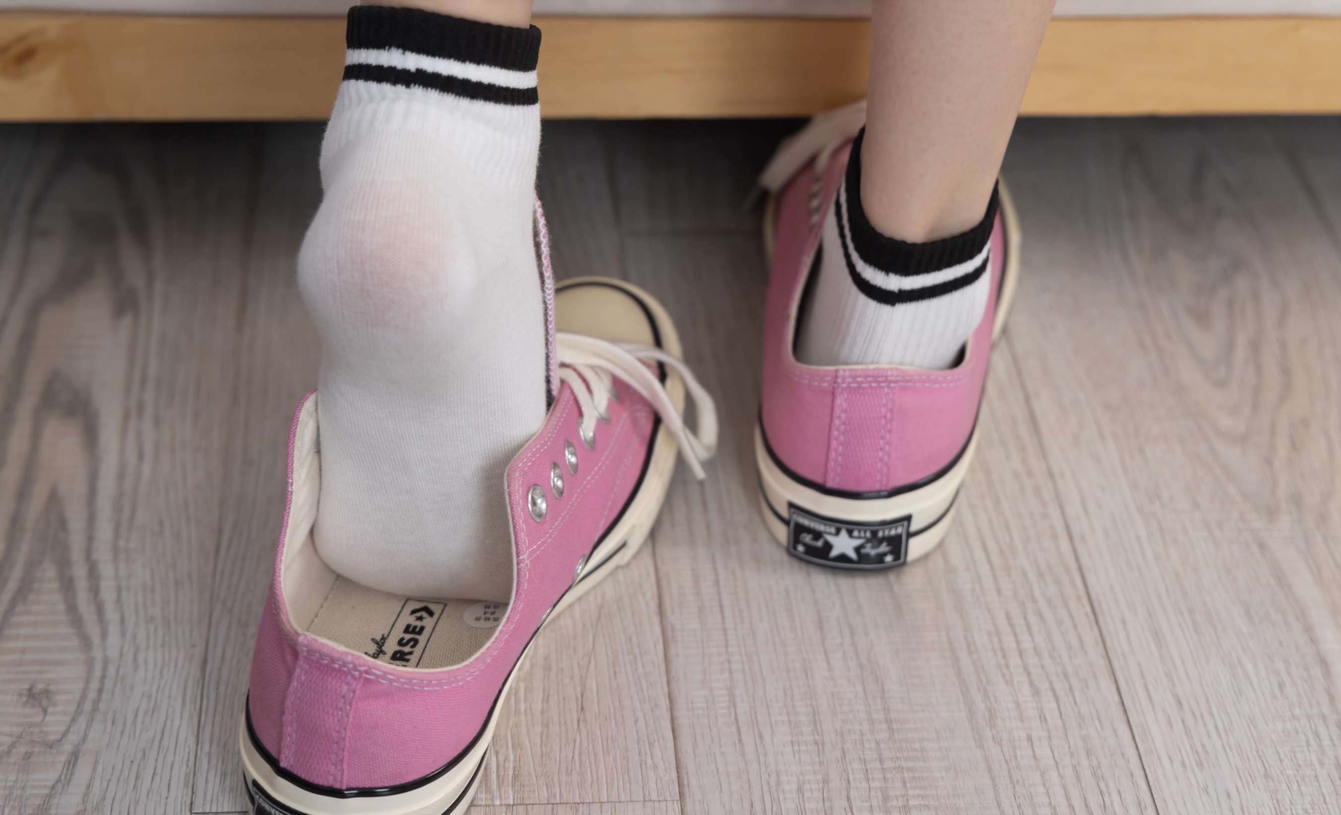 《稚予-板鞋、皮鞋、白棉袜、灰棉袜》作品图