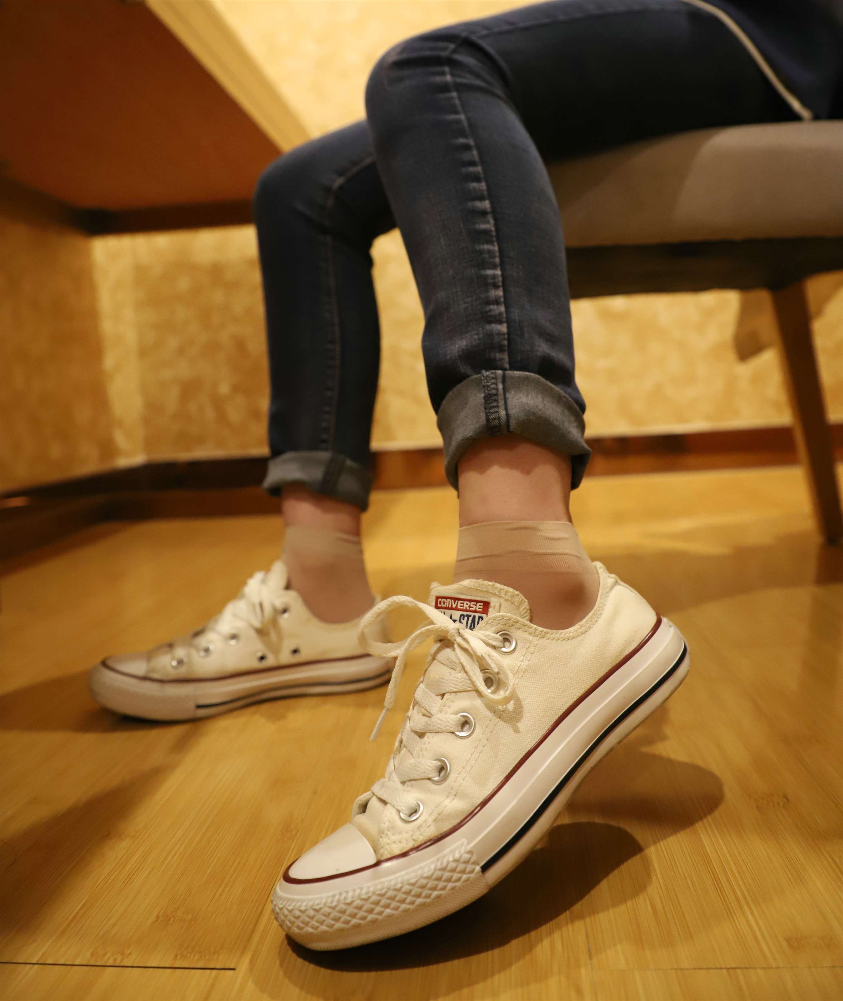 《大学生小罗38码脚》作品图