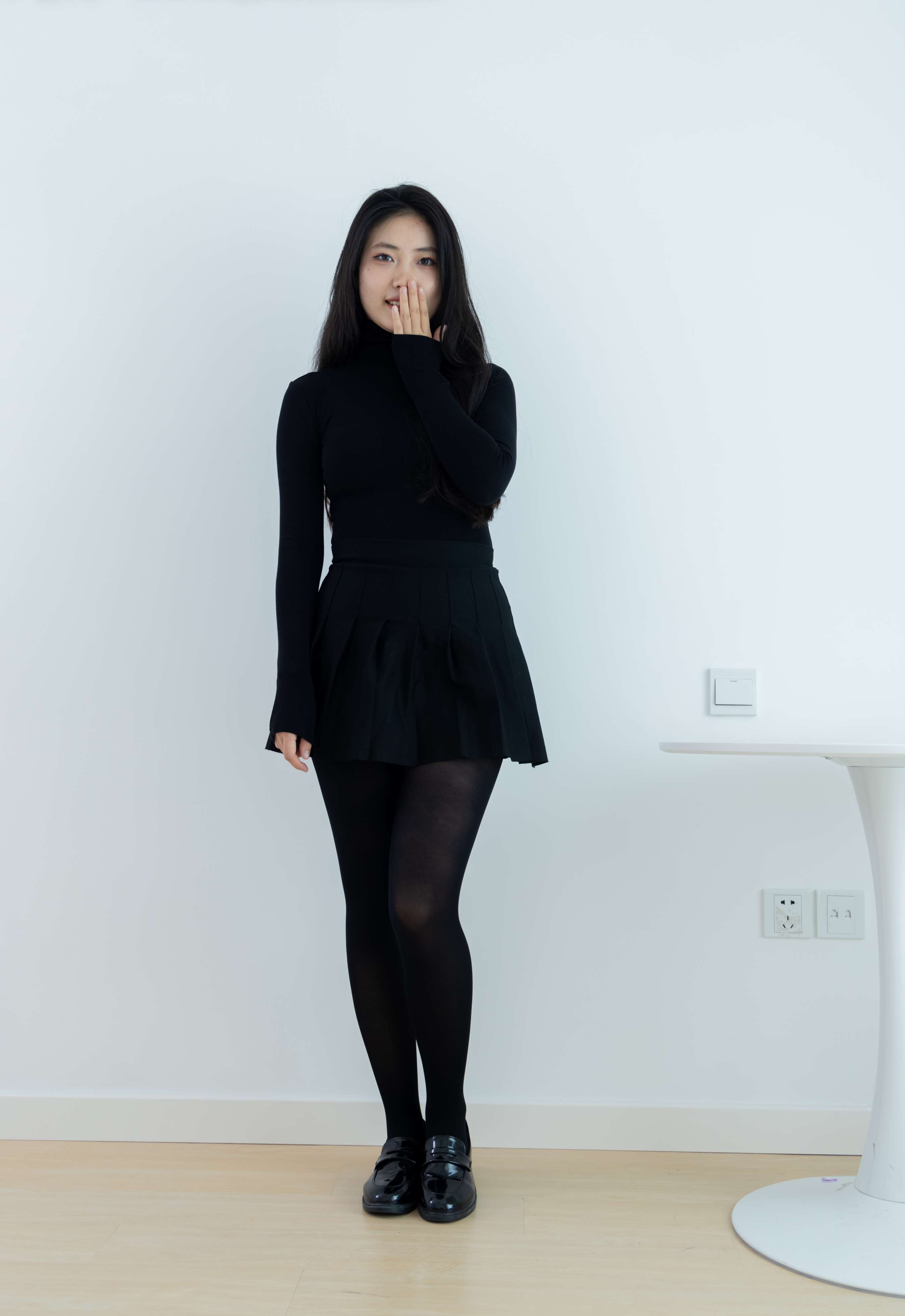 《香香皮鞋の黑丝脚丫》作品图