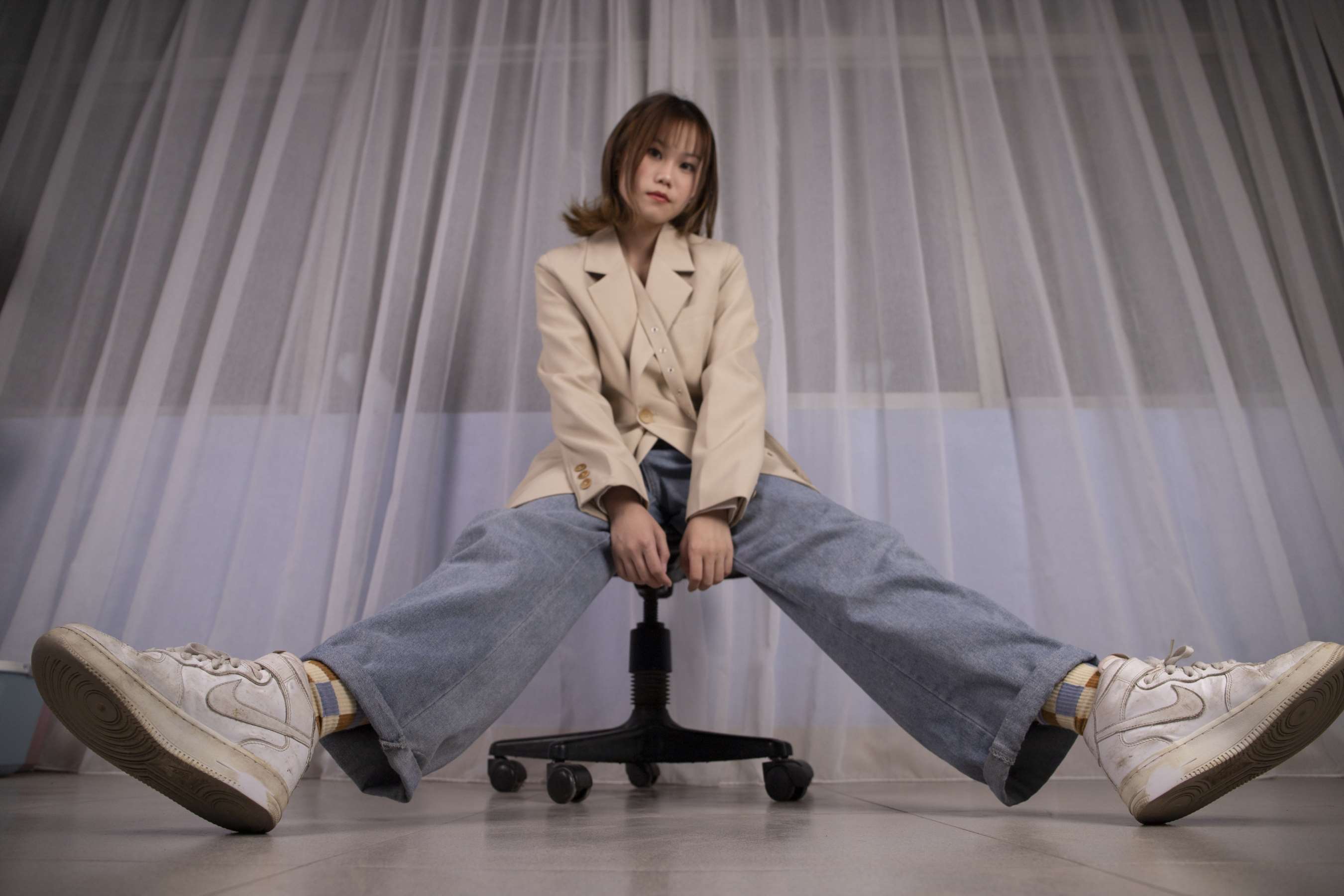 《高颜值莉莉的鞋子真脏啊【套图+4K视频】》作品图