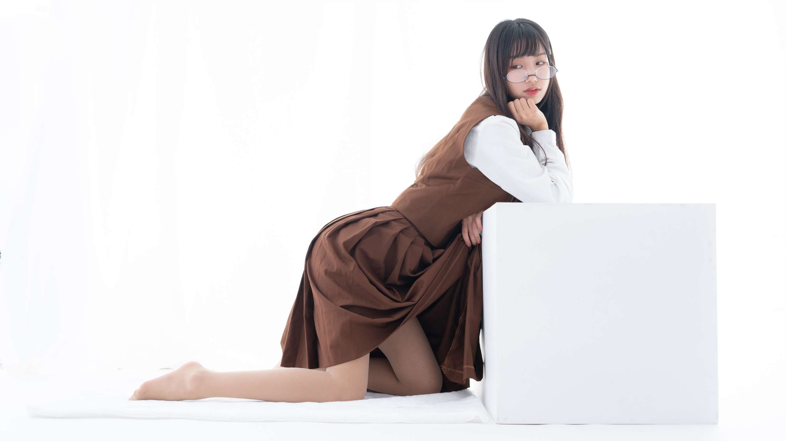 《小姐姐长裙肉丝脚》作品图