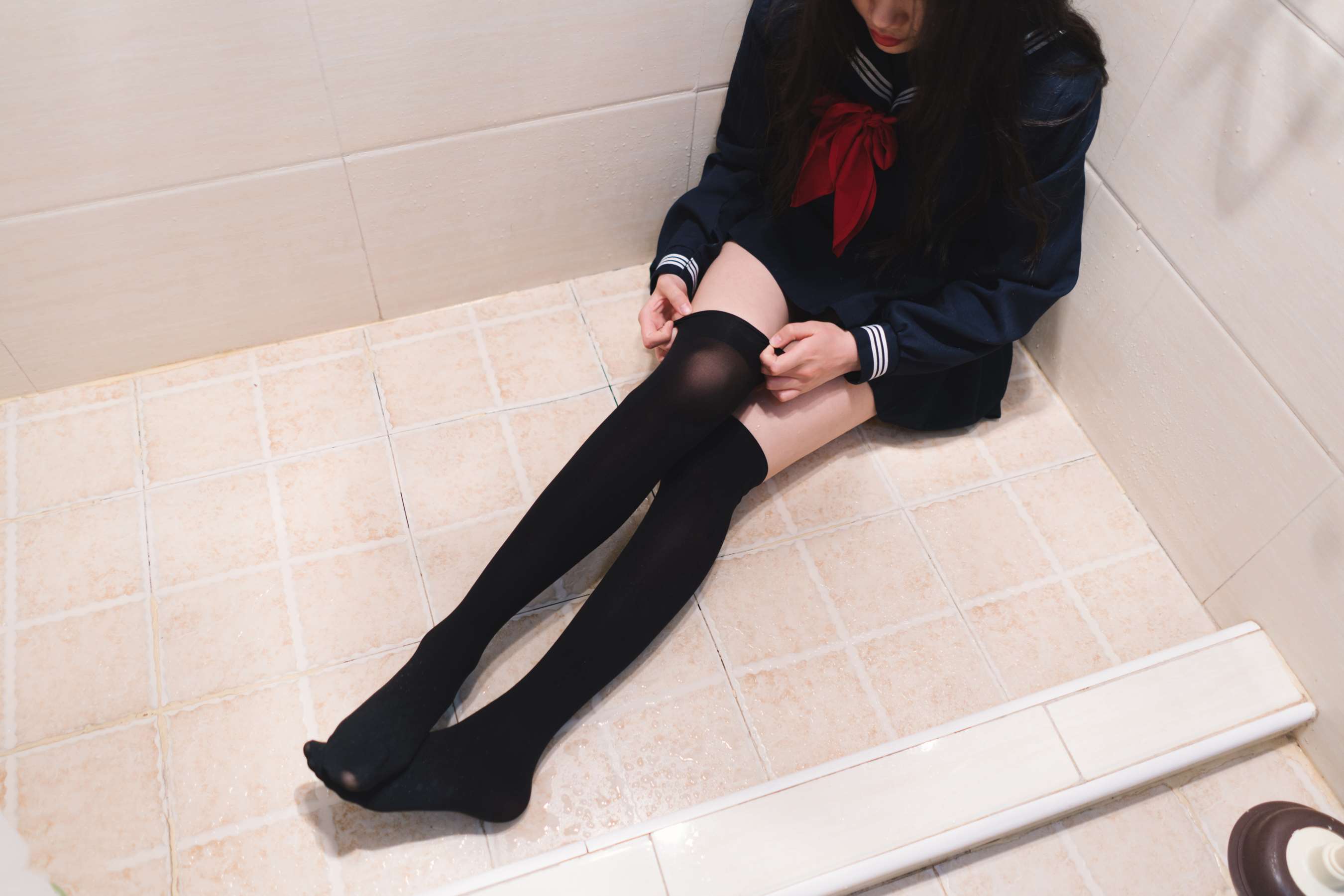 《纯黑系黑丝少女》作品图