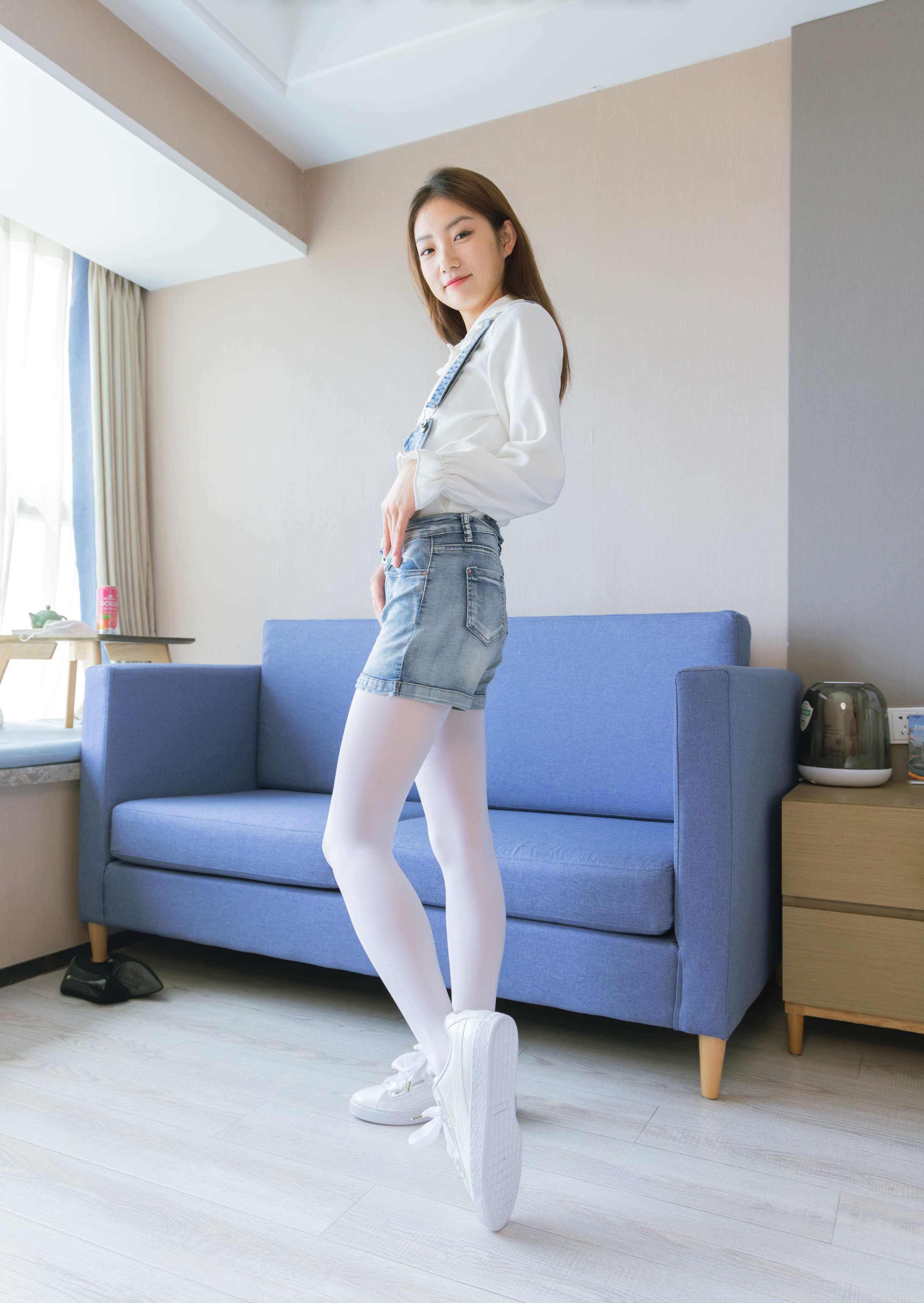 《小沫-板鞋の厚白丝》作品图