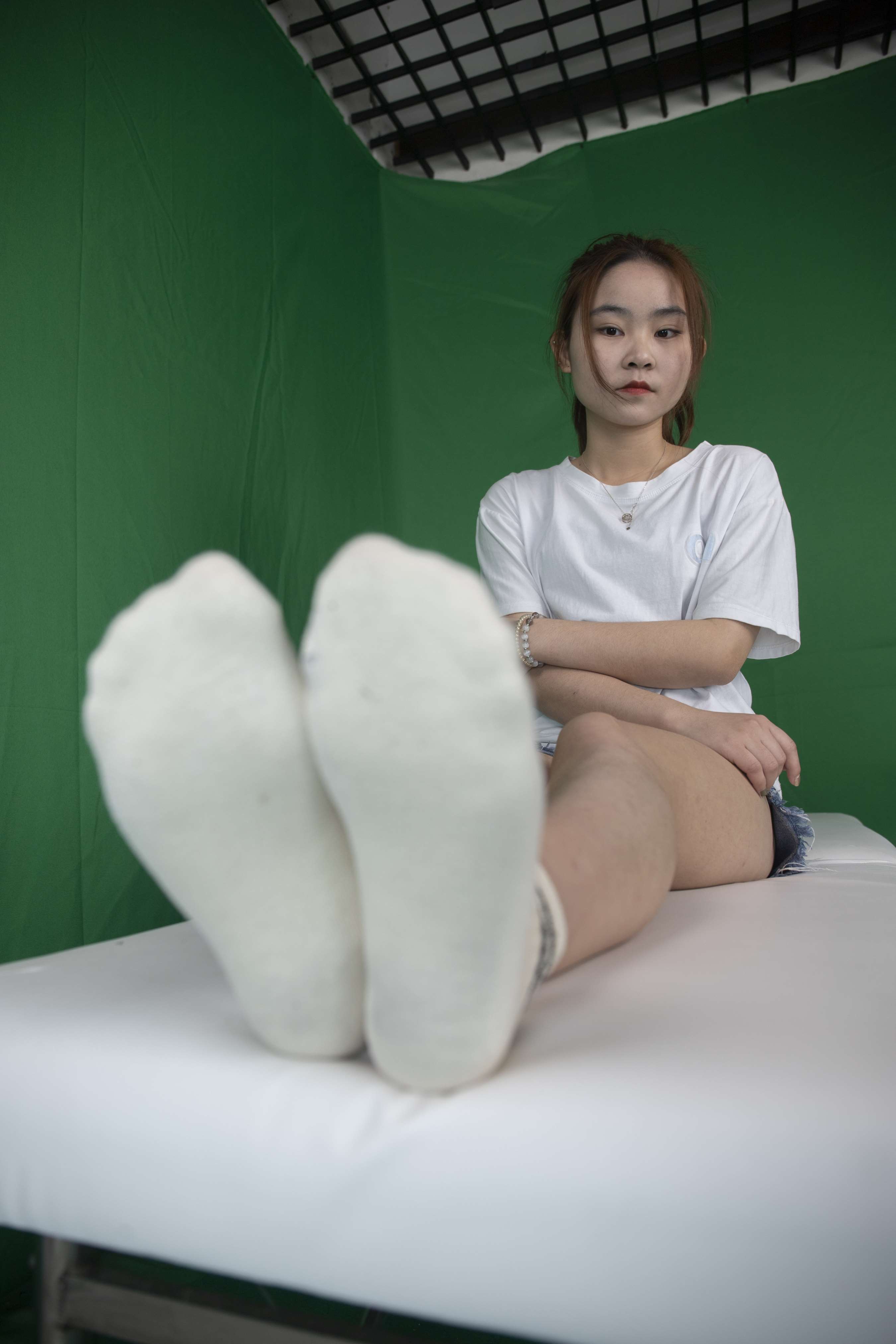 《美美少女展示原味脚丫》作品图