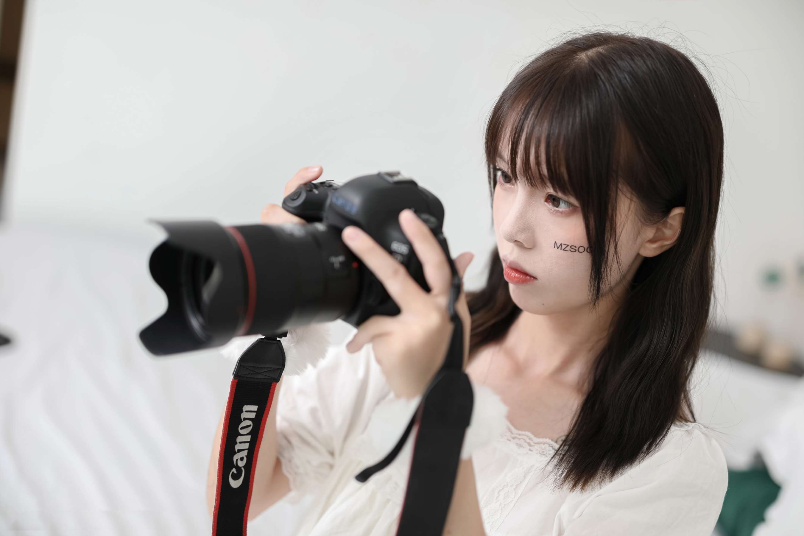 《樱子帆布鞋の冰丝脚》作品图