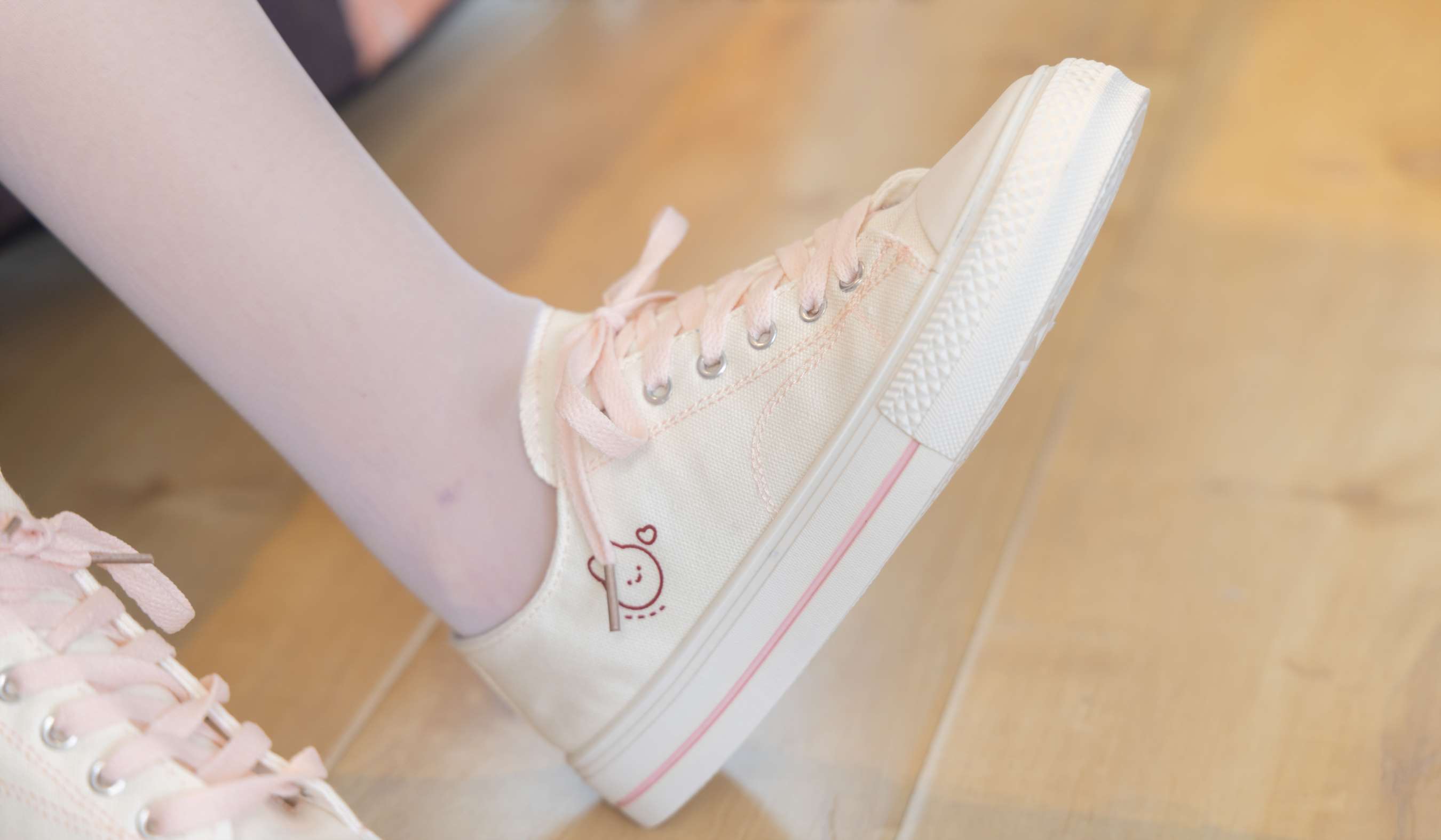 《小甜豆小姐姐板鞋の白丝脚》作品图