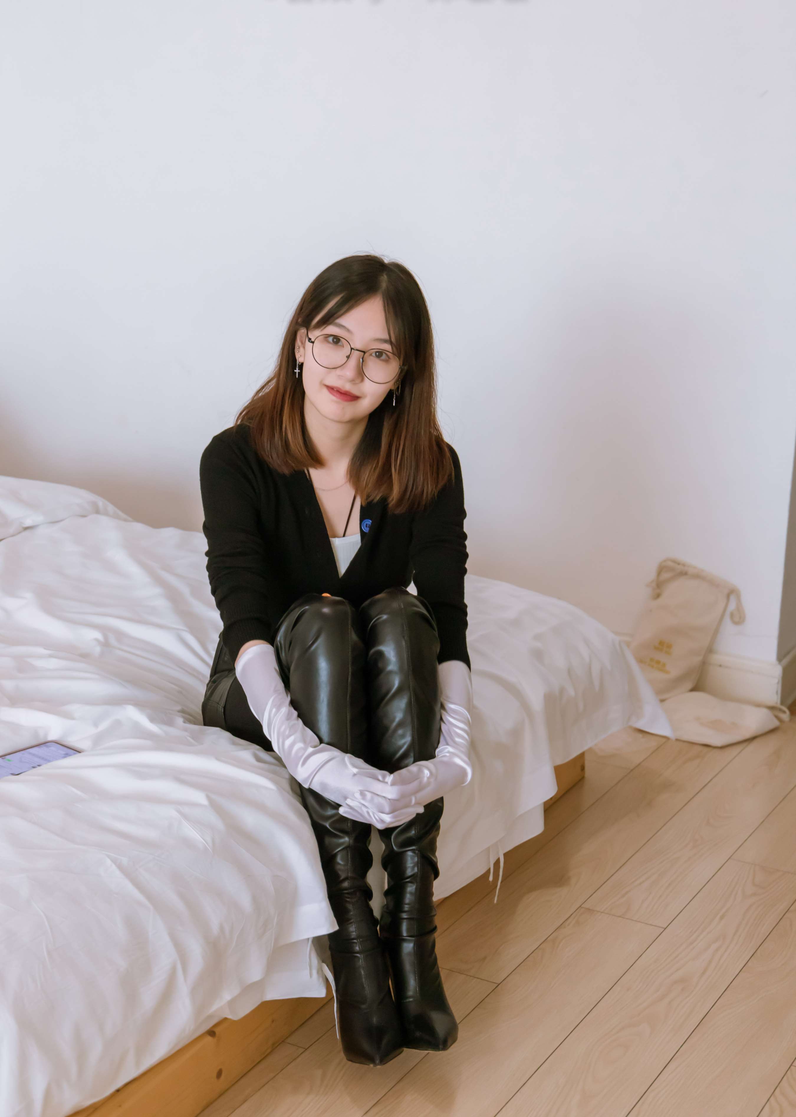 《小甜豆师姐黑色踩脚裤の肉丝脚》作品图