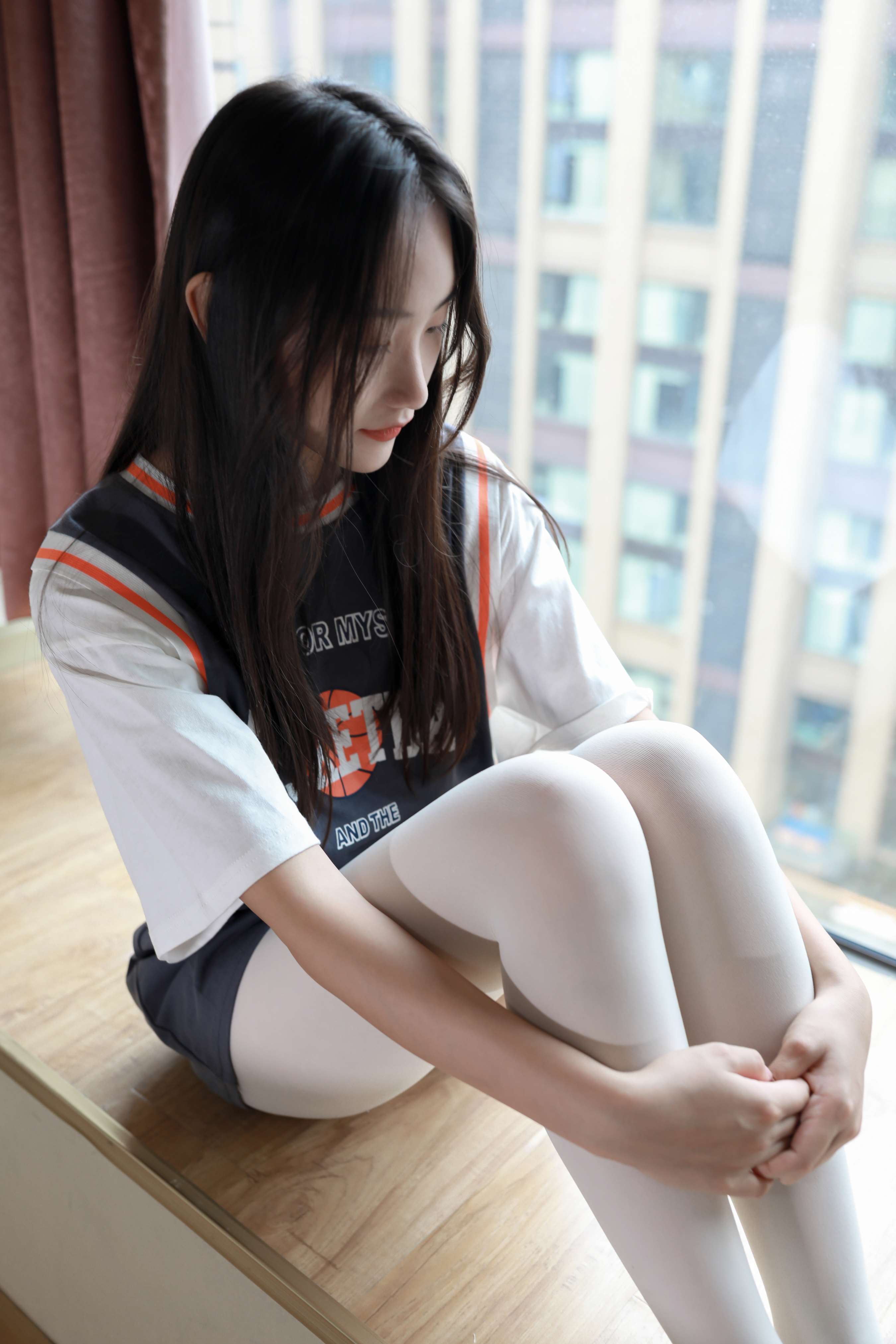 《君君小姐姐脏白丝袜脚》作品图