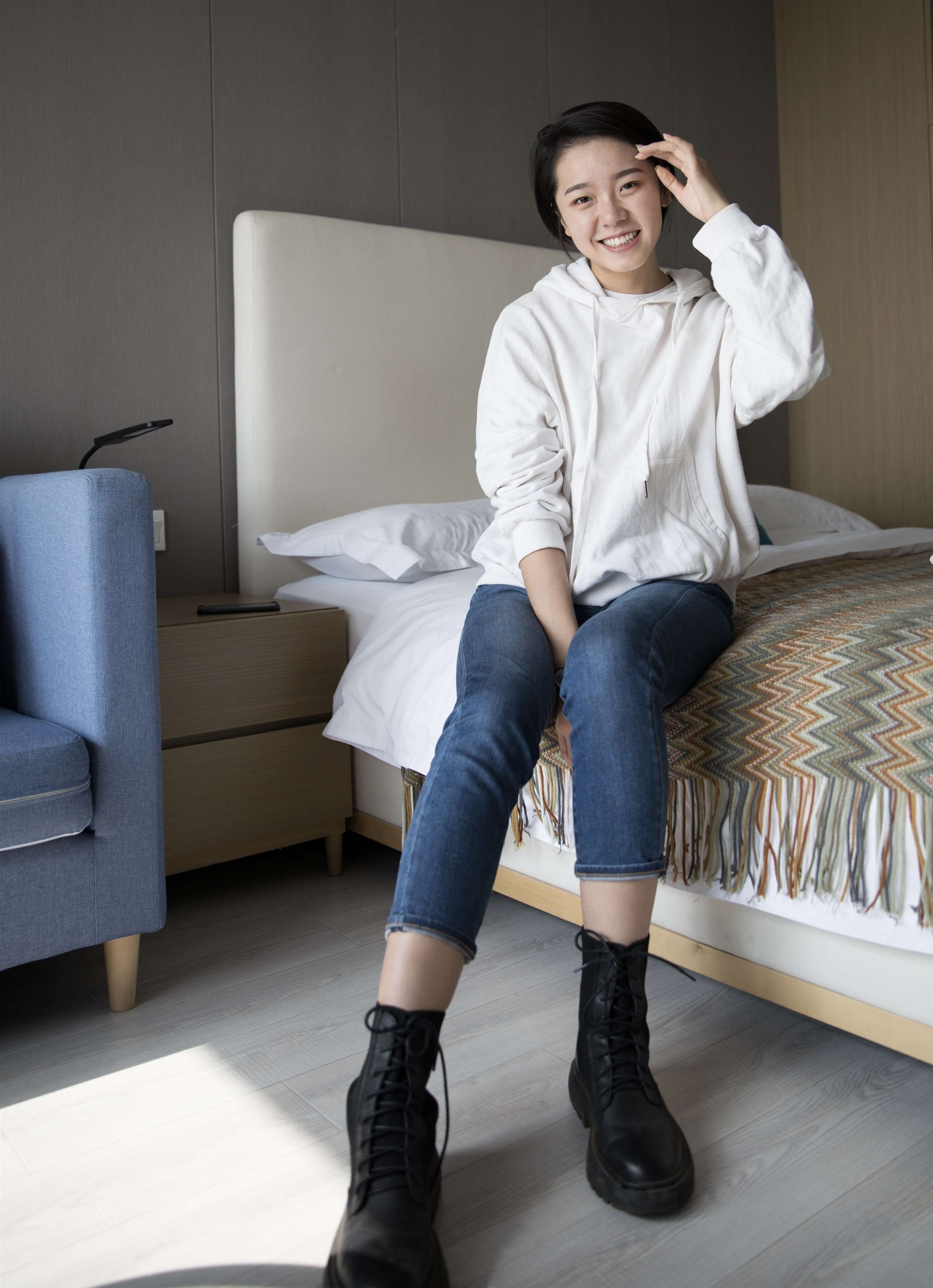 《爱笑少女的短靴の棉袜脚+视频1个》作品图