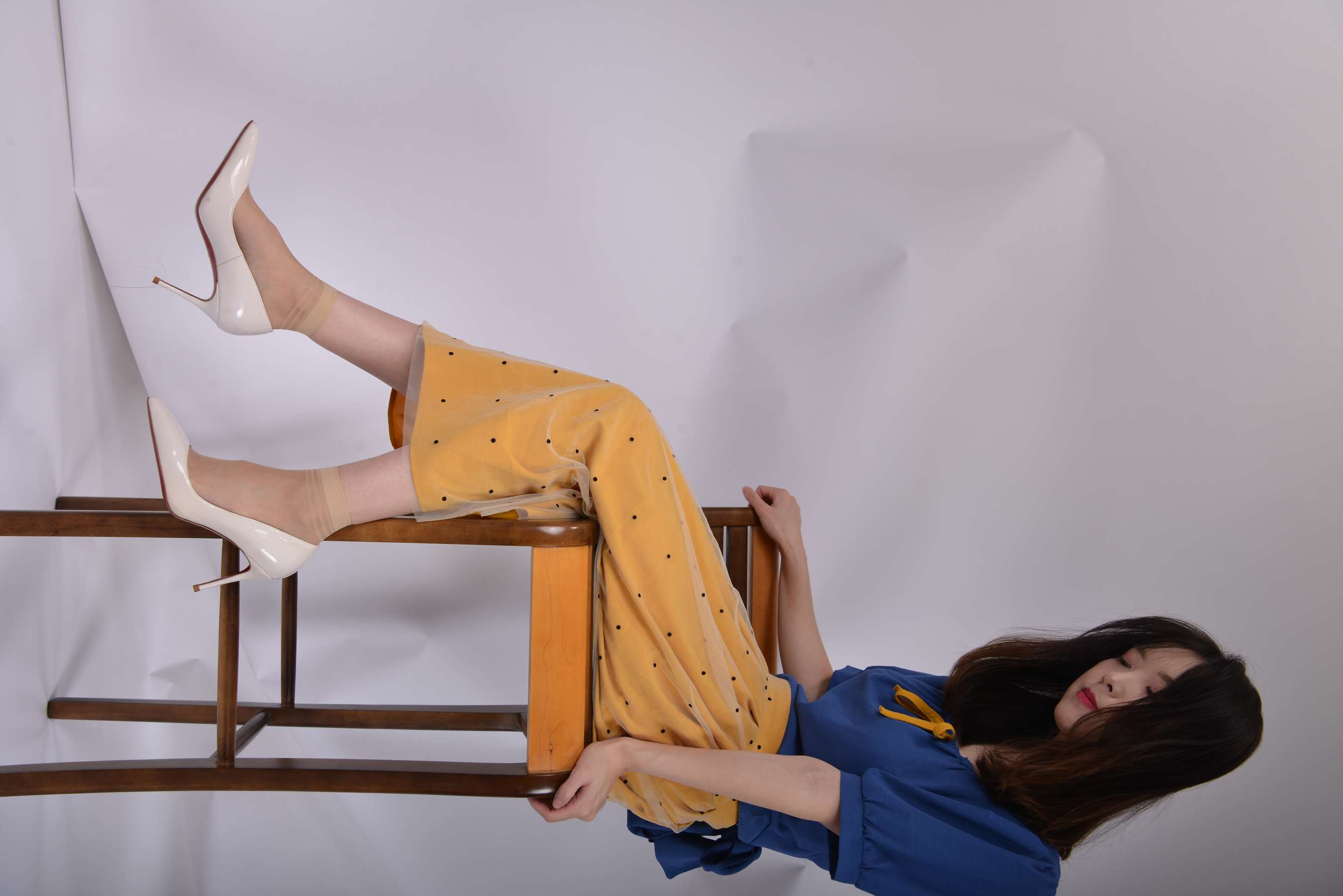 《纱裙の短丝脚丫》作品图